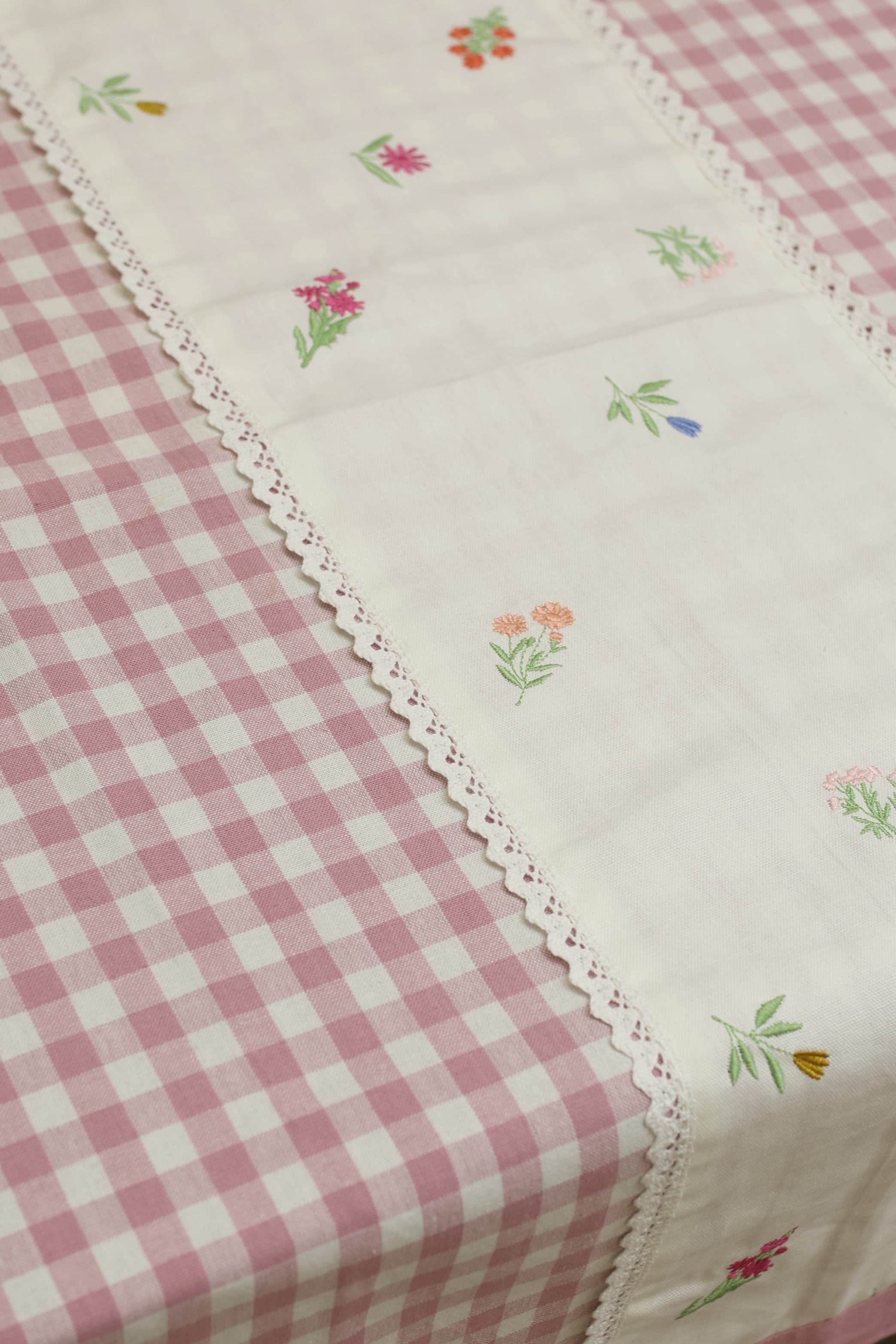 Table cloth - Check embroidery (6 Seater - Pink)