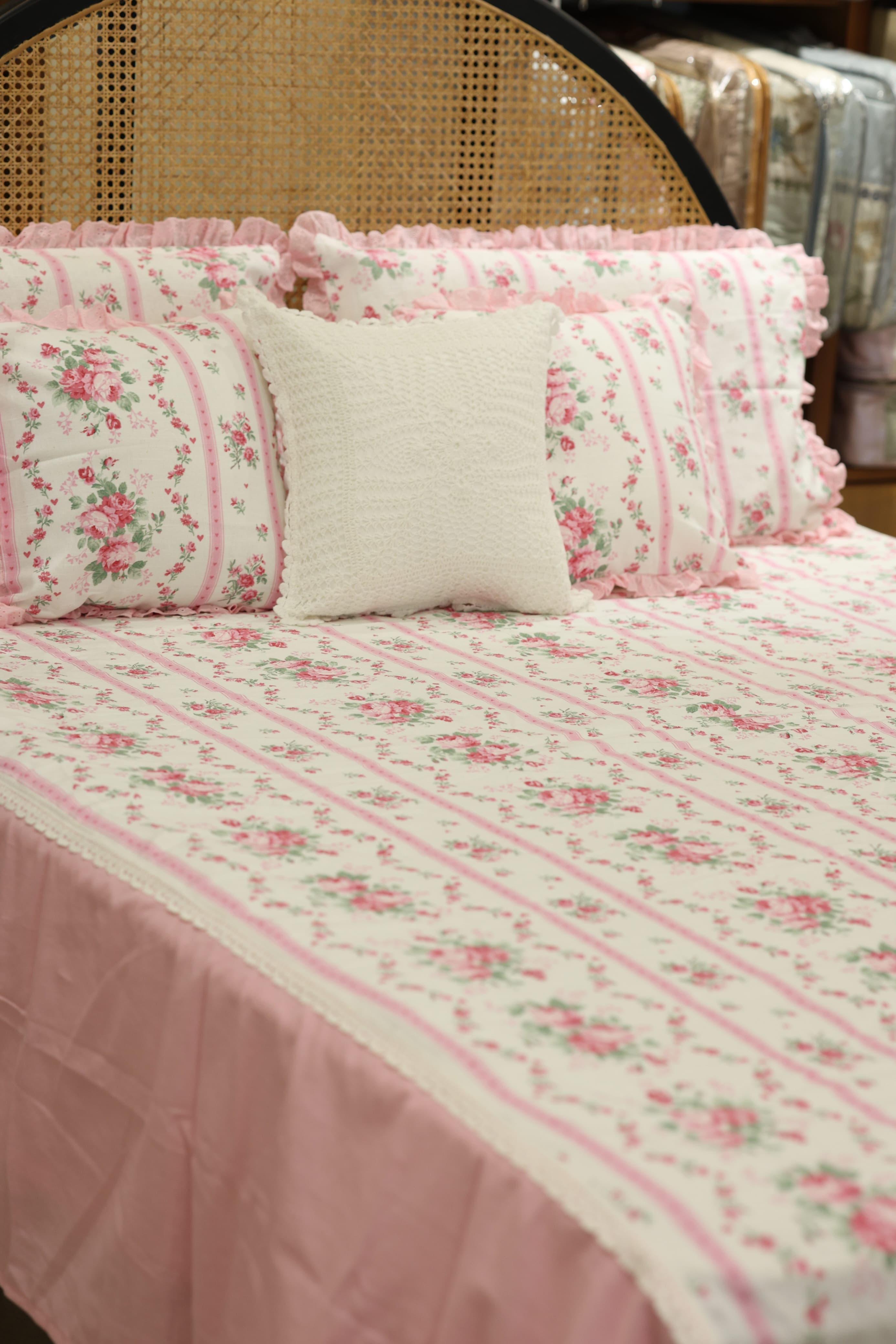 Bedsheets - Premium Queen floral printed lace bedsheet with cushion covers Rose bud