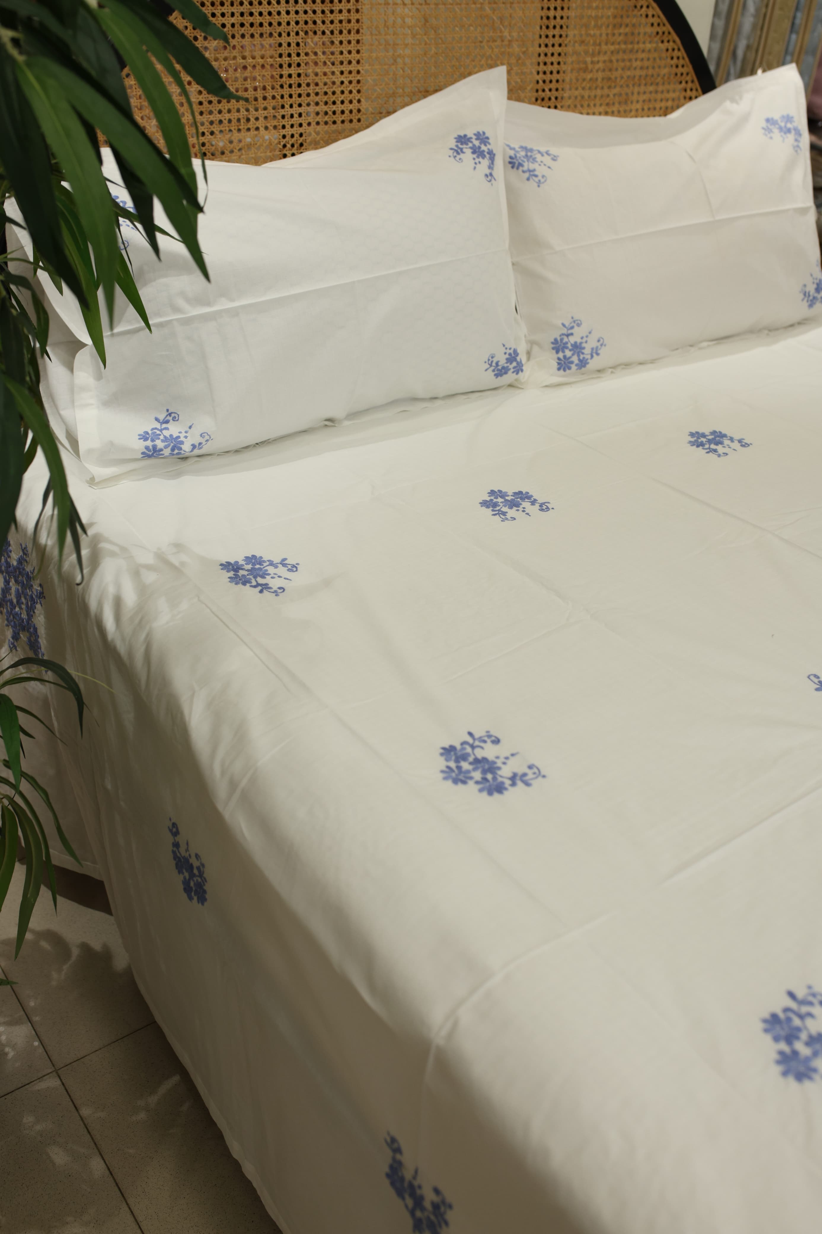 Premium Hand Embroidery Cotton King Size Bedsheet Set with 2 Pillow Covers HEK