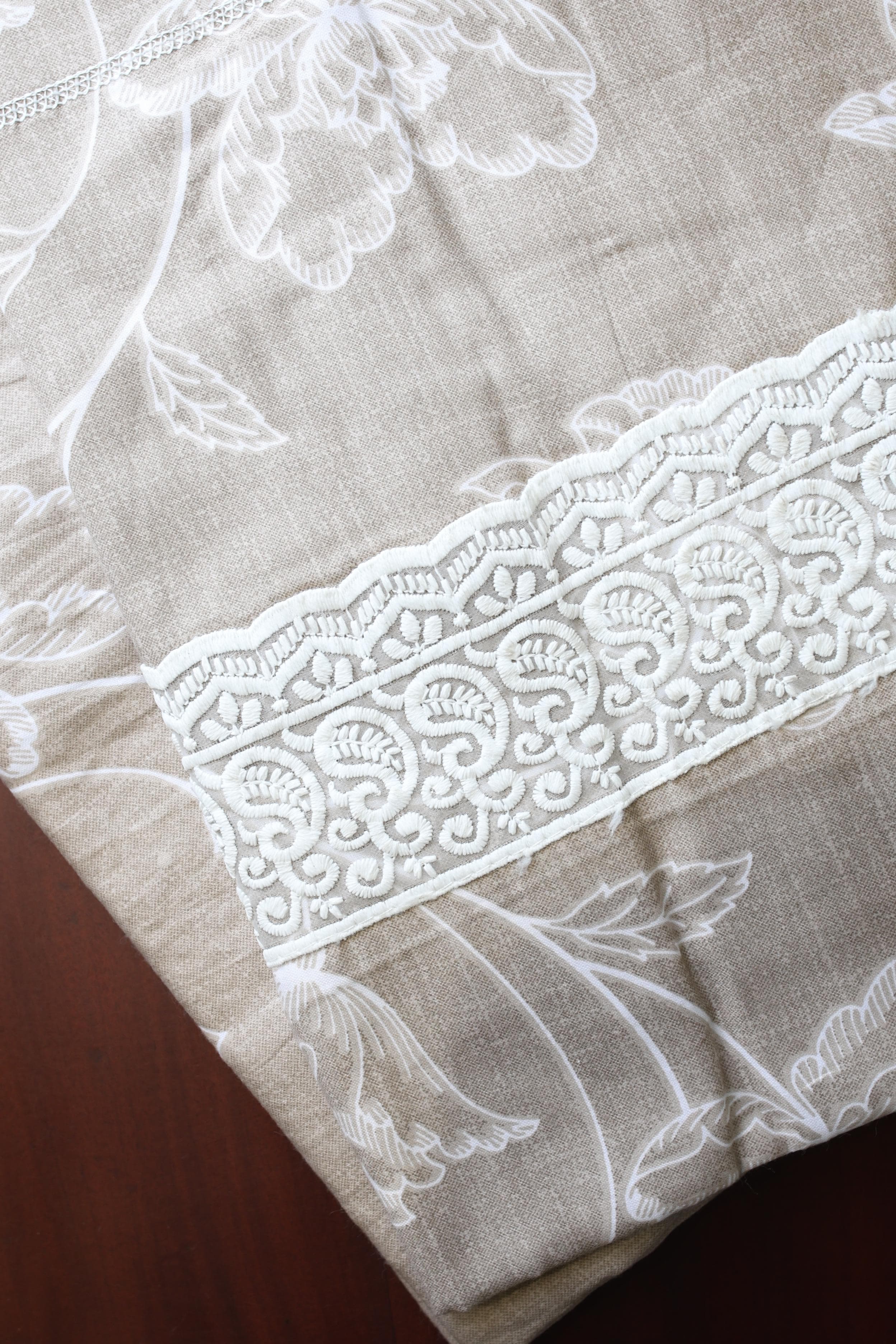 Bedsheets - King satin cotton lace bedsheets