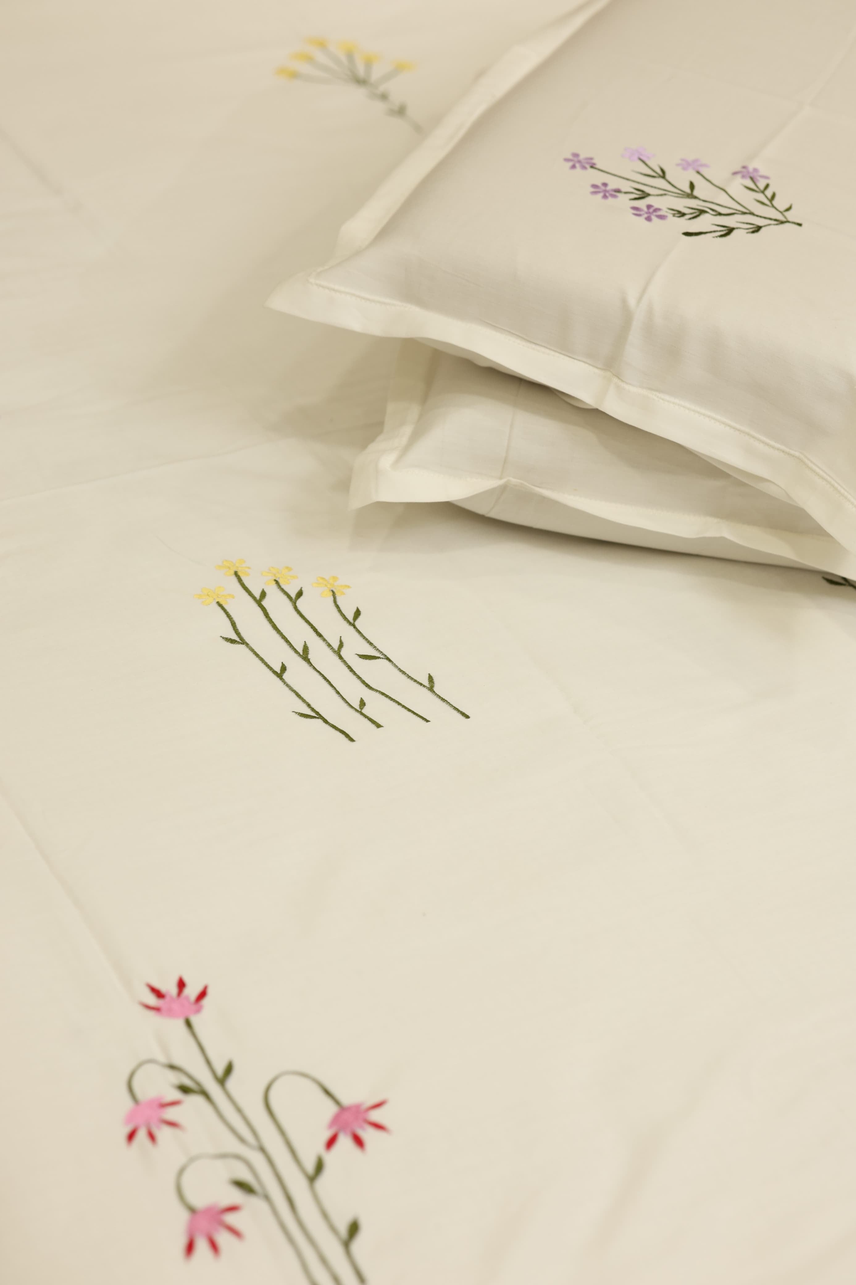 Bedsheets - King Premium Machine embroidery bedsheets MEK