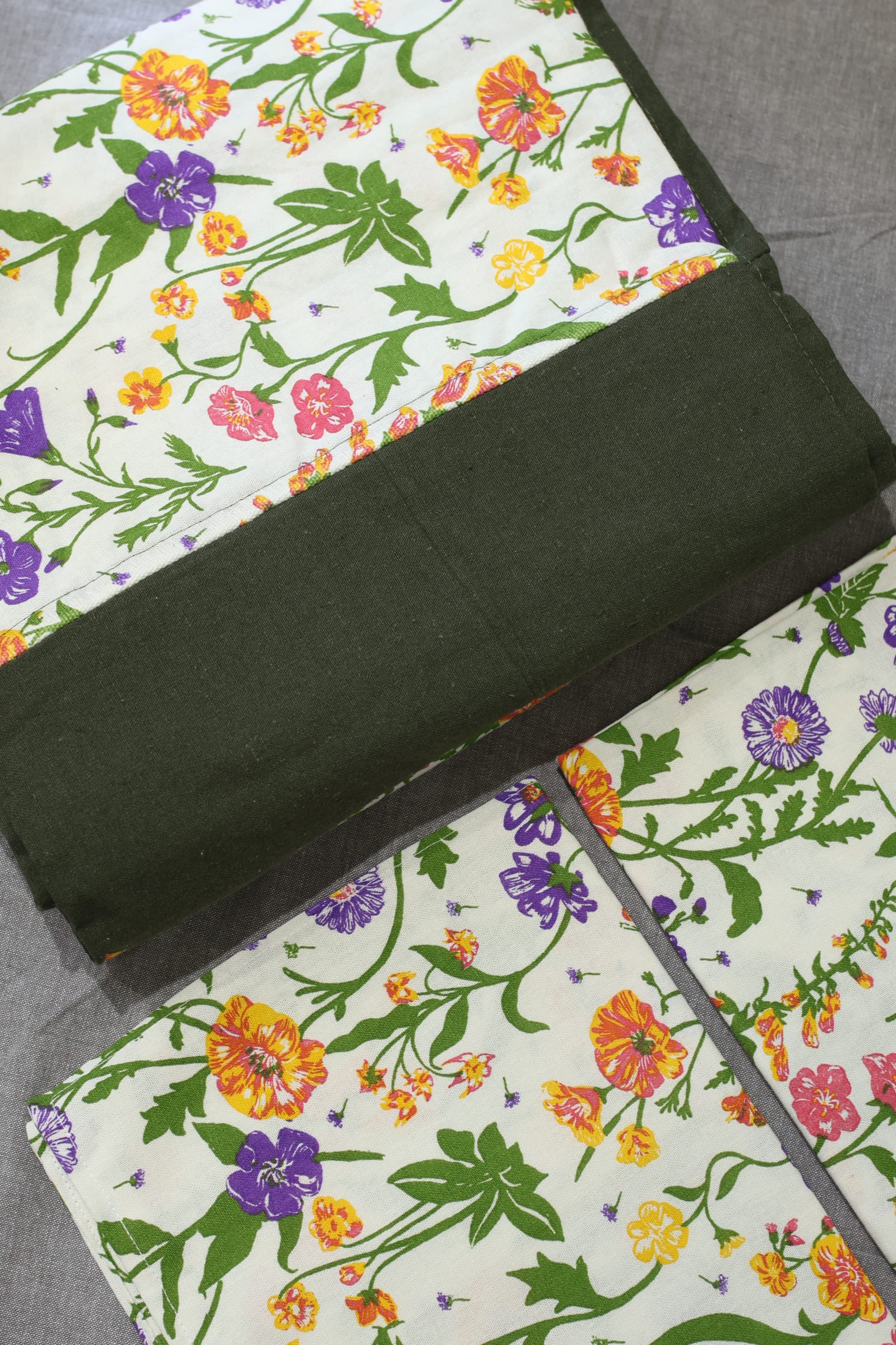 Bedsheets - King daily use border bedsheets