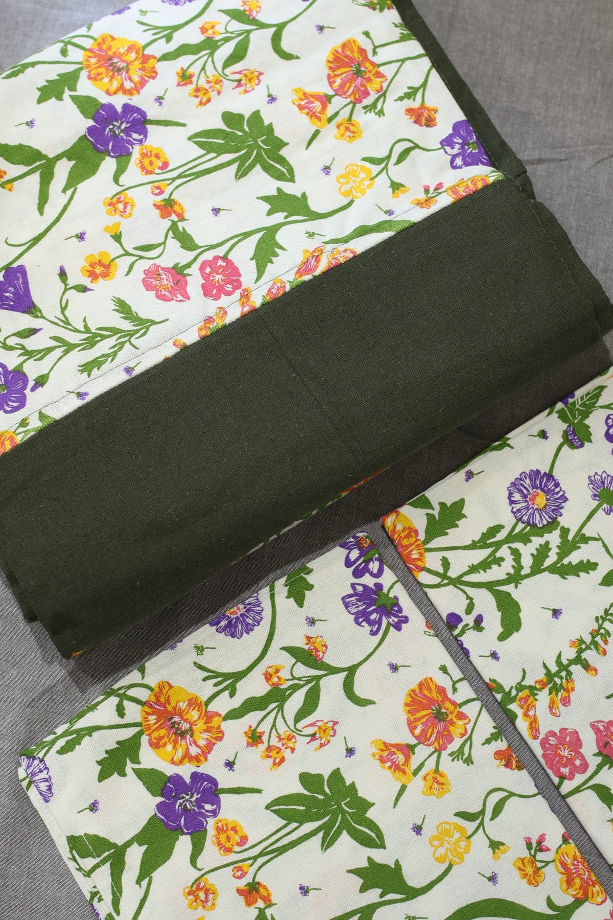 Bedsheets - King daily use border bedsheets