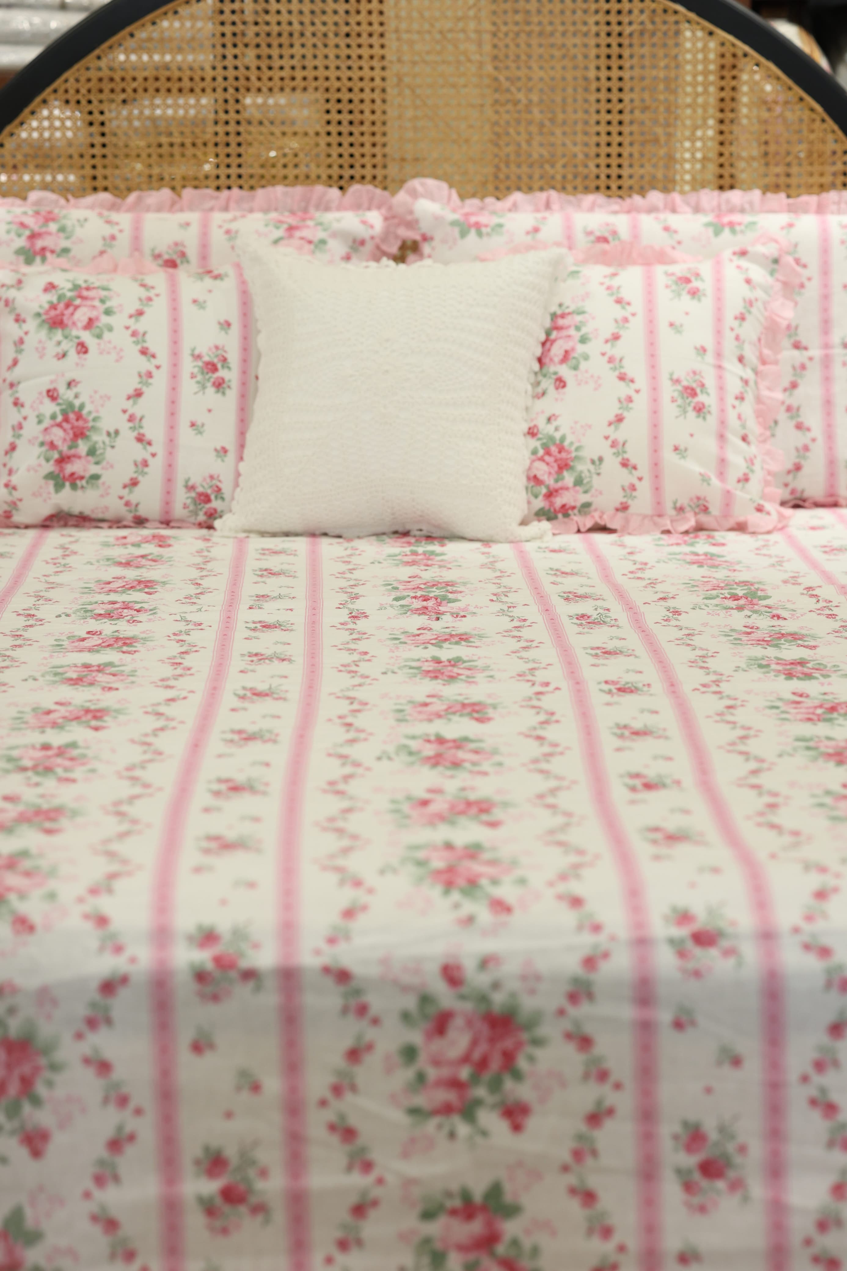 Bedsheets - Premium Queen floral printed lace bedsheet with cushion covers Rose bud