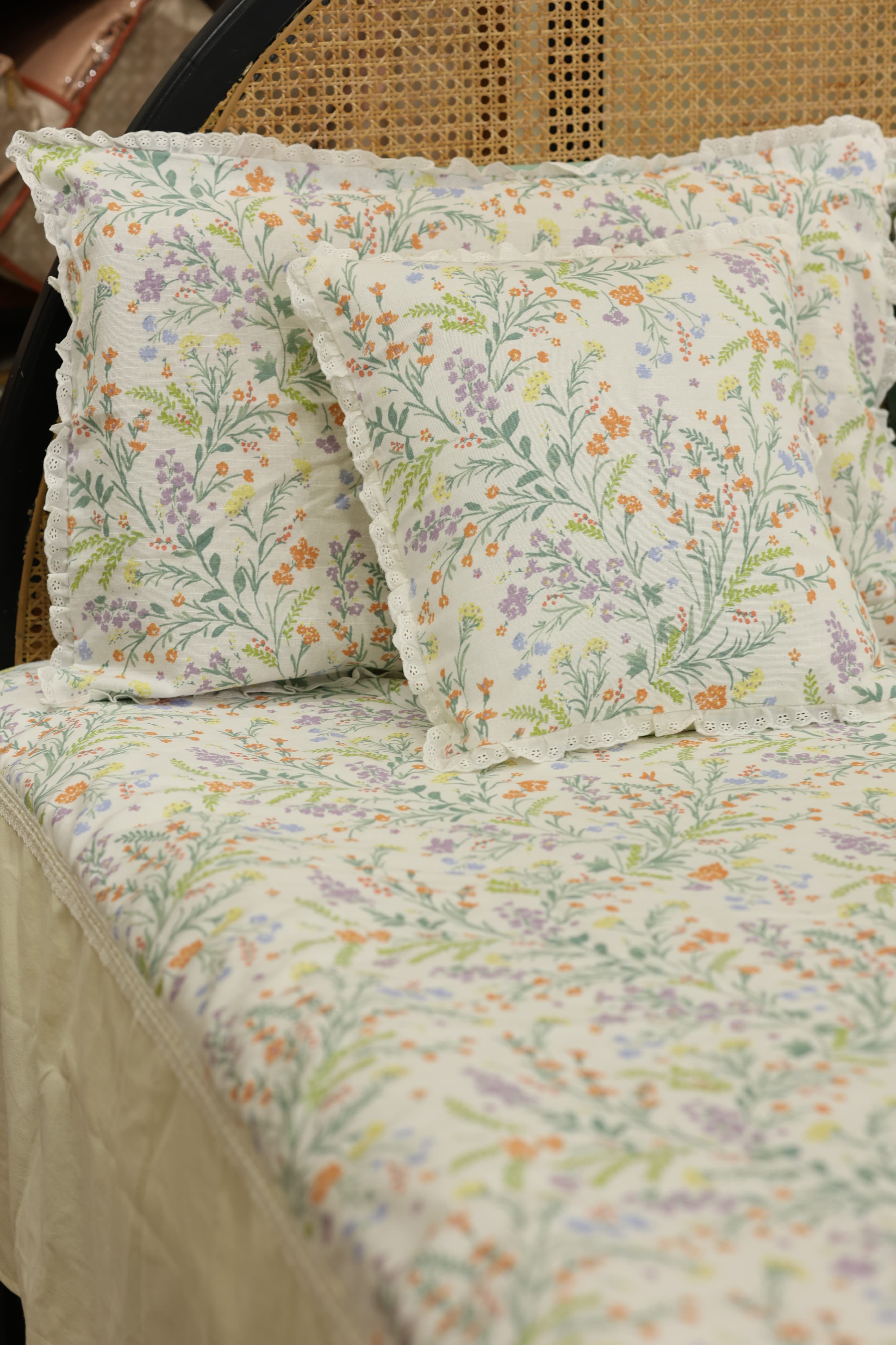 Bedsheets - Premium Queen floral printed lace bedsheet with cushion covers bud