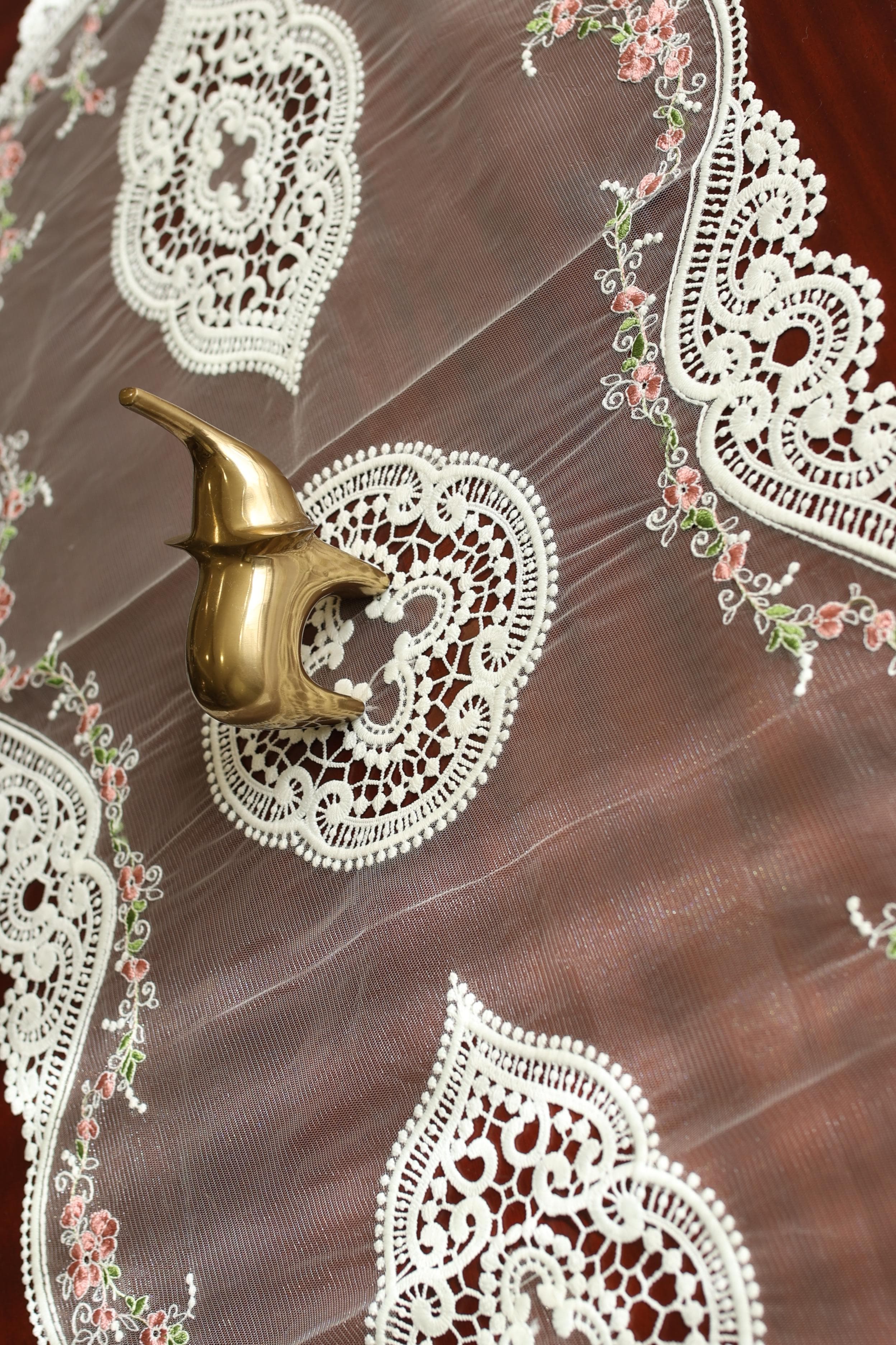 Table Runner - Net embroidery / Table centre