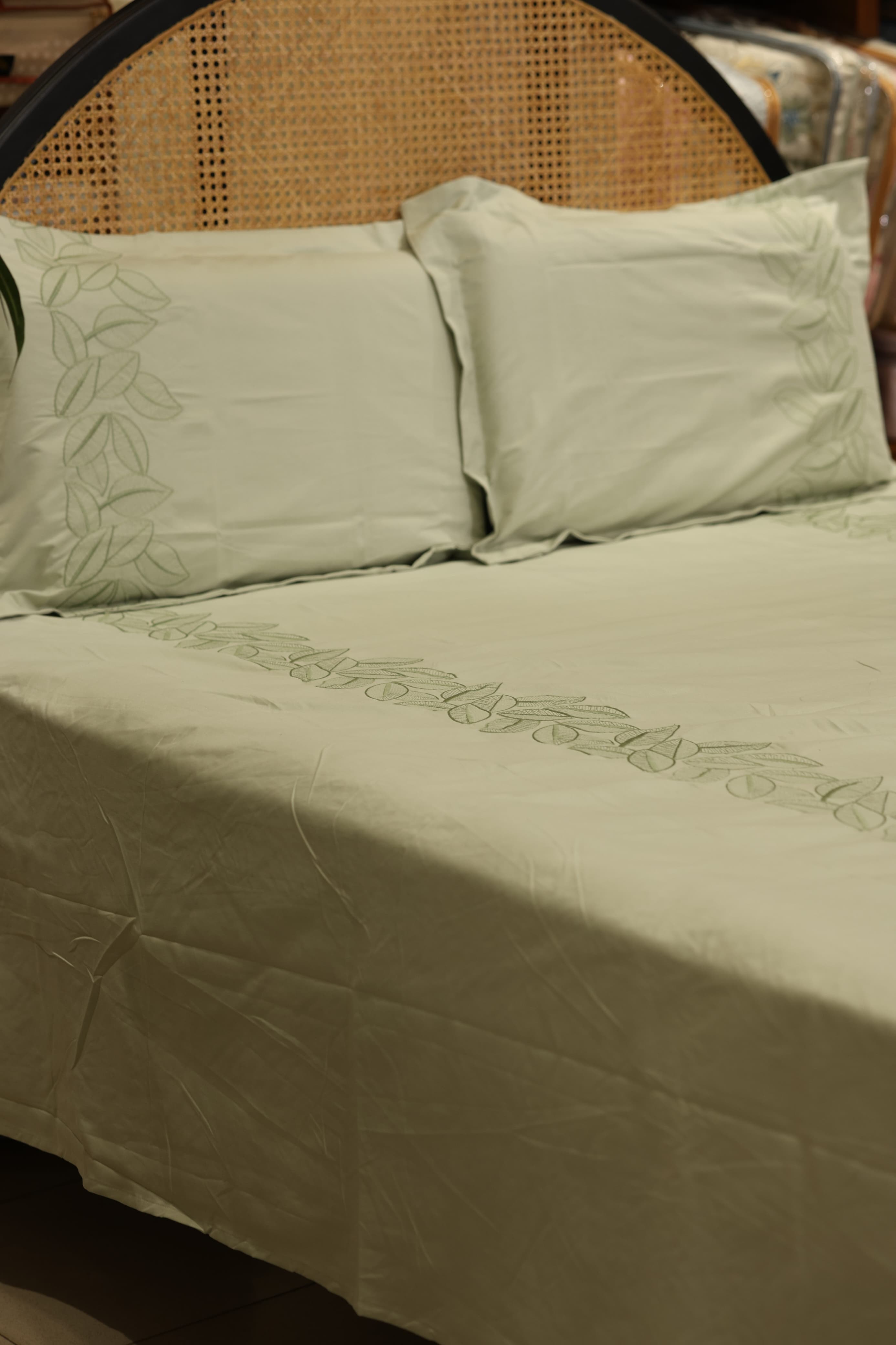 Elegant Embroidery Queen Bedsheet Set MEQ