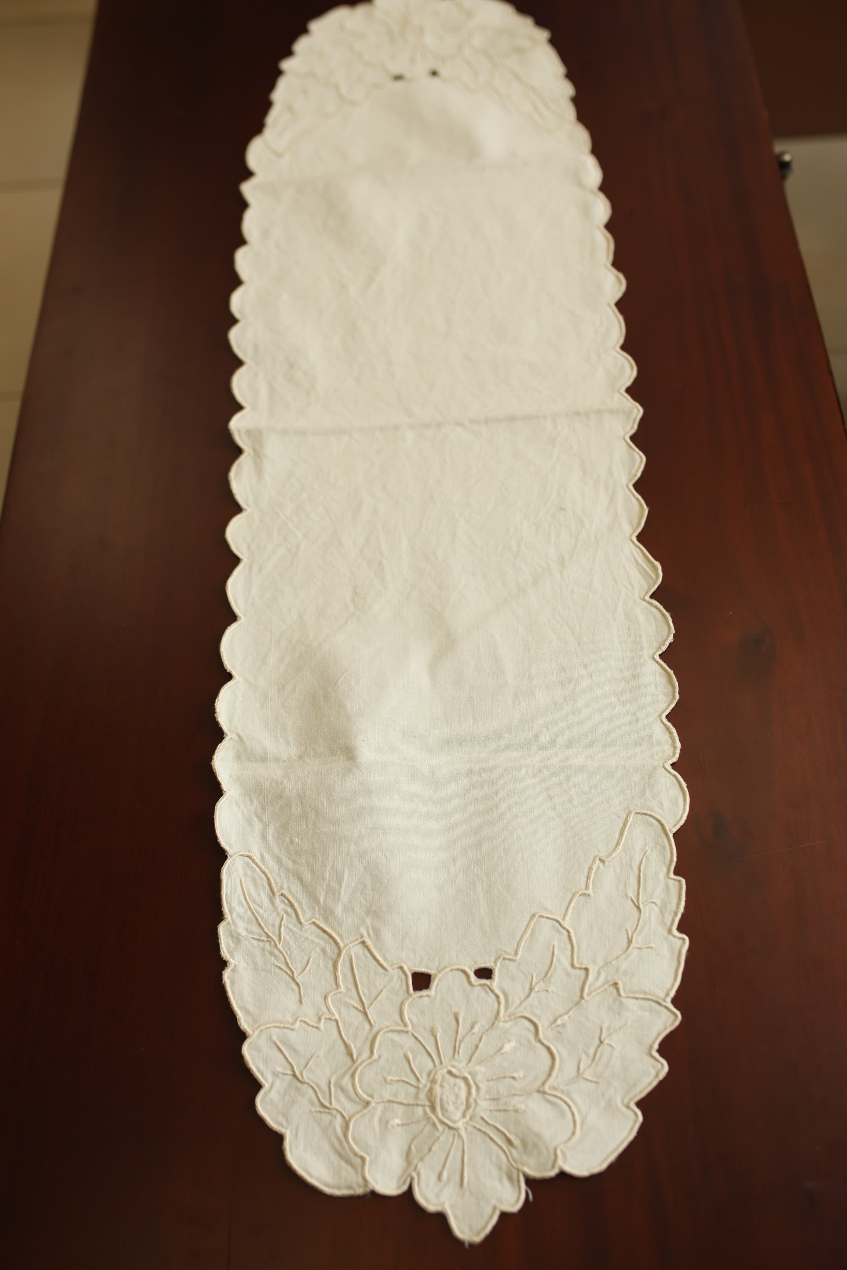 Table runners-Cut work