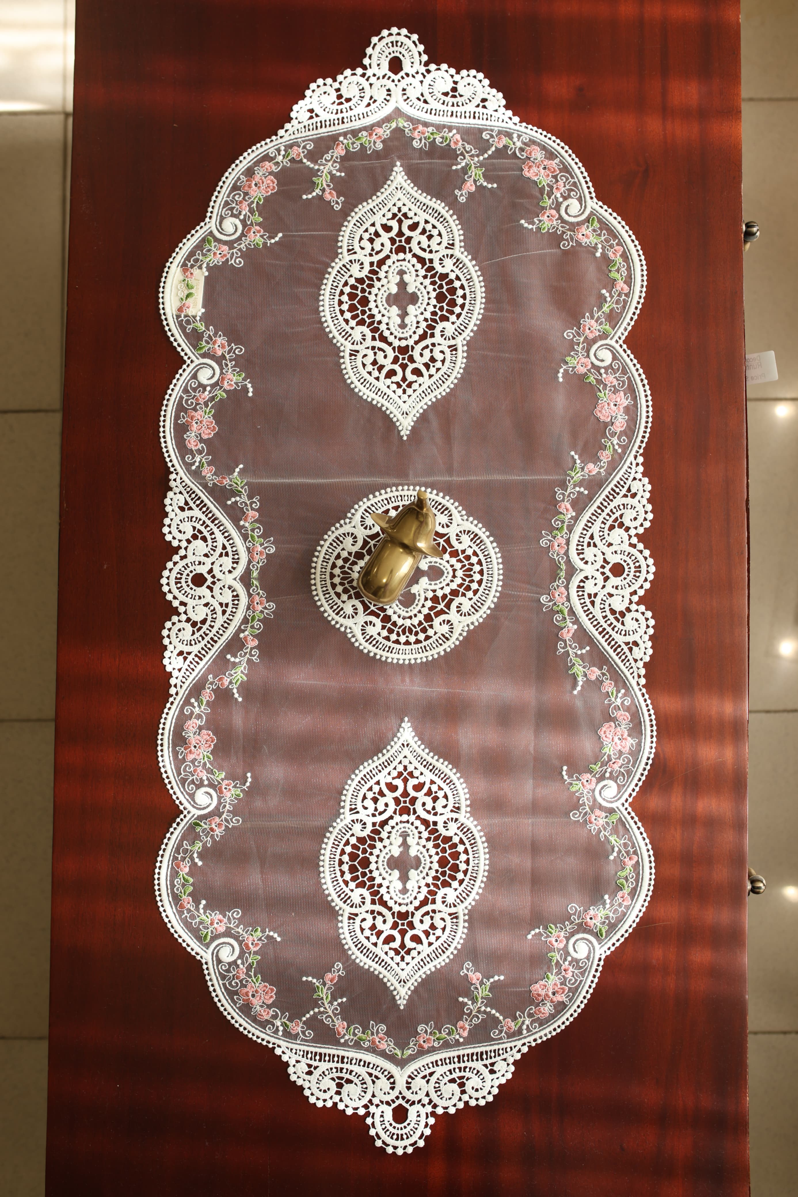 Table Runner - Net embroidery / Table centre
