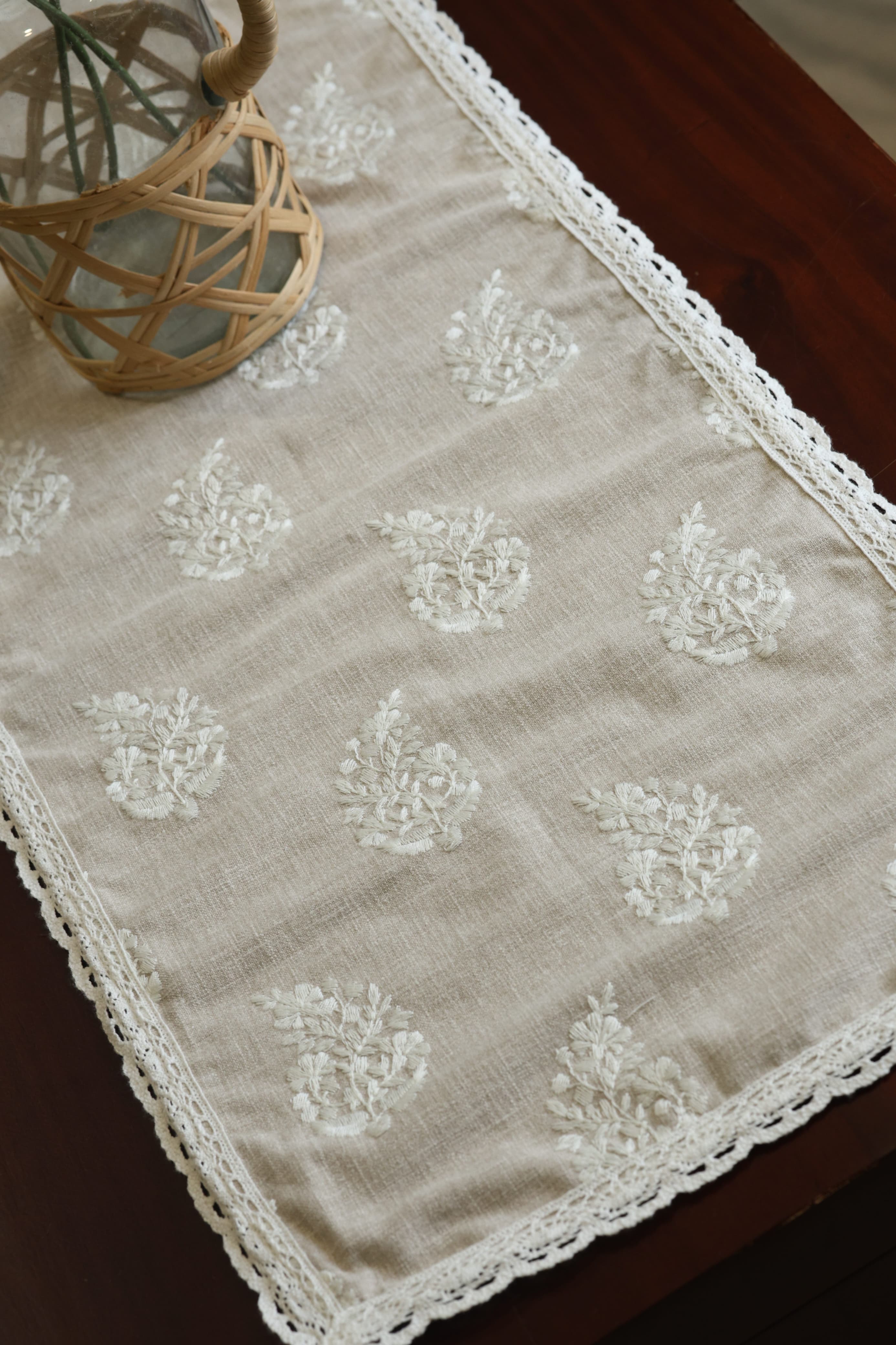 Table cloth - 4 seater embroidery