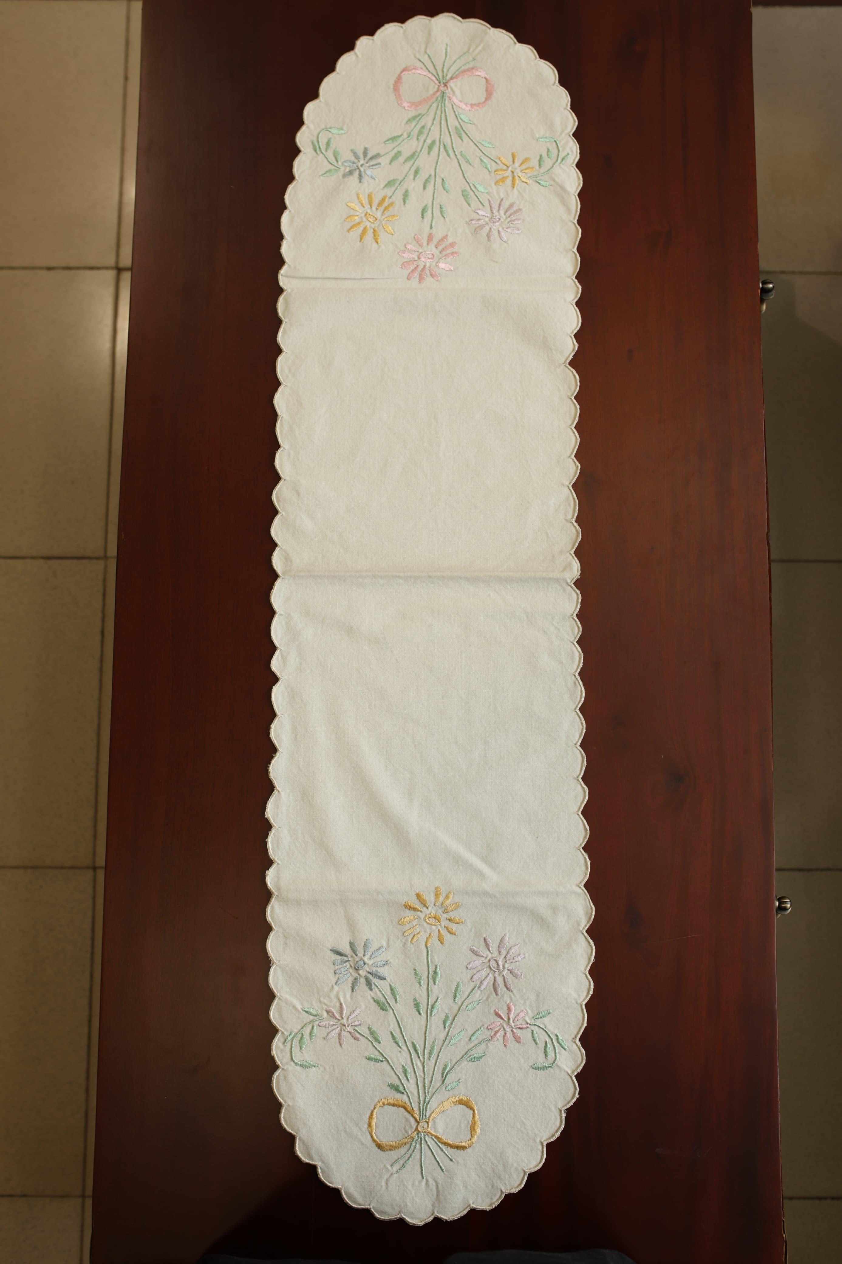 Table runners-Cut work