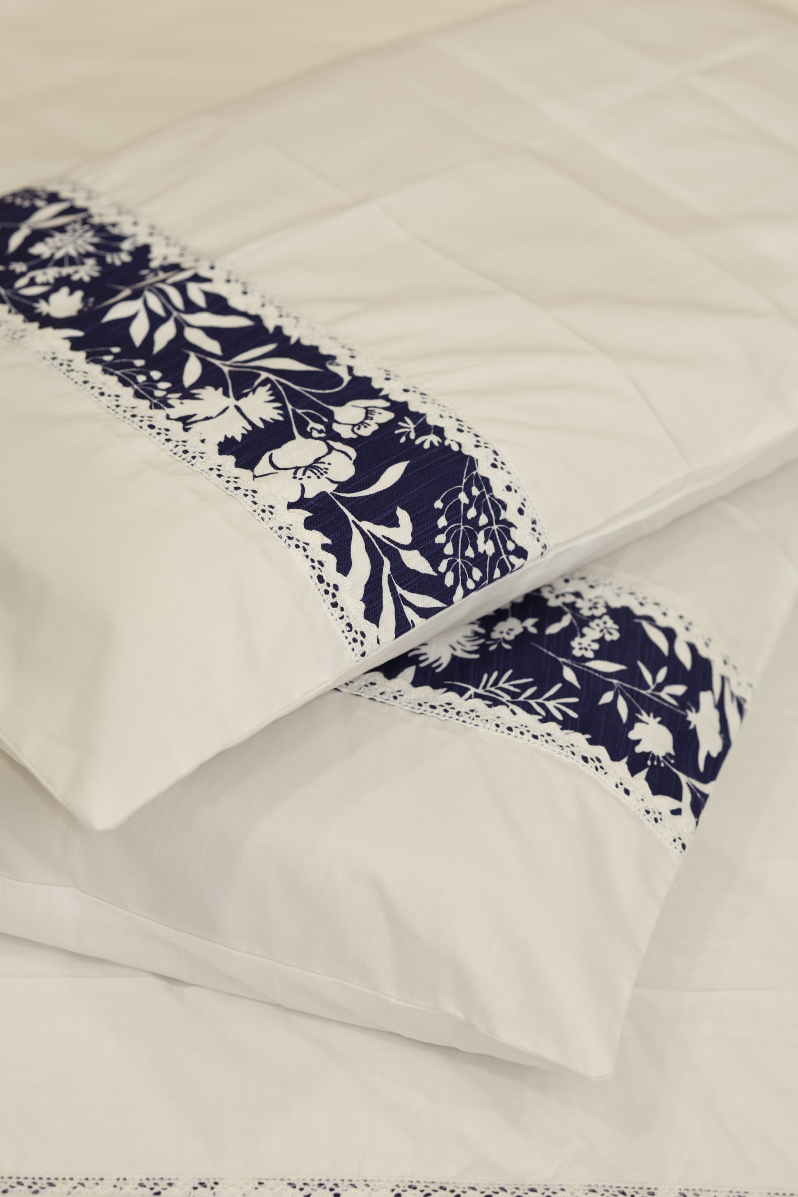 Premium Soft Cotton Lace Bedsheet Set – King Size