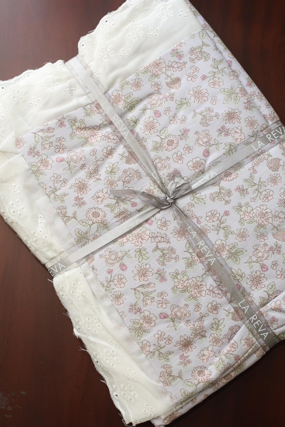 Bedsheets - King soft cotton lace bedsheets majestic