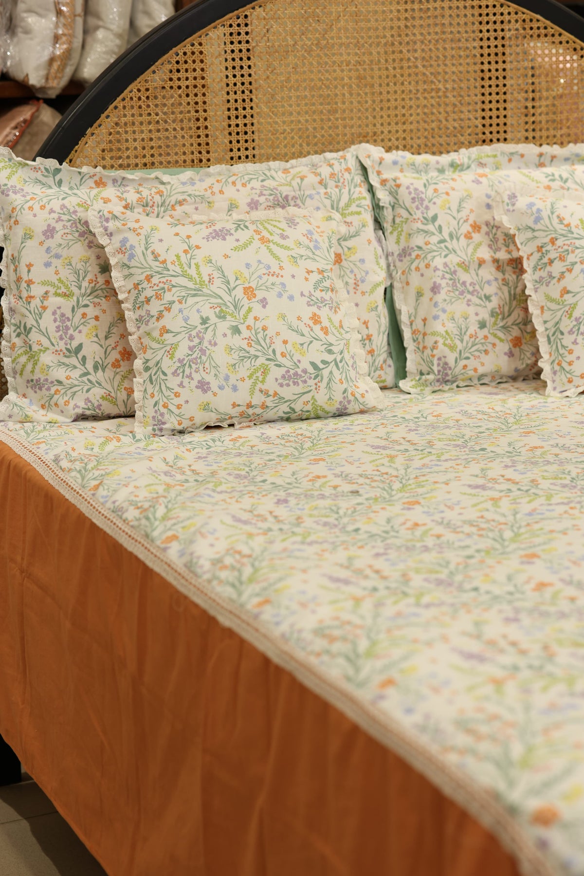 Bedsheets - Premium king floral printed lace bedsheet with cushion covers bud