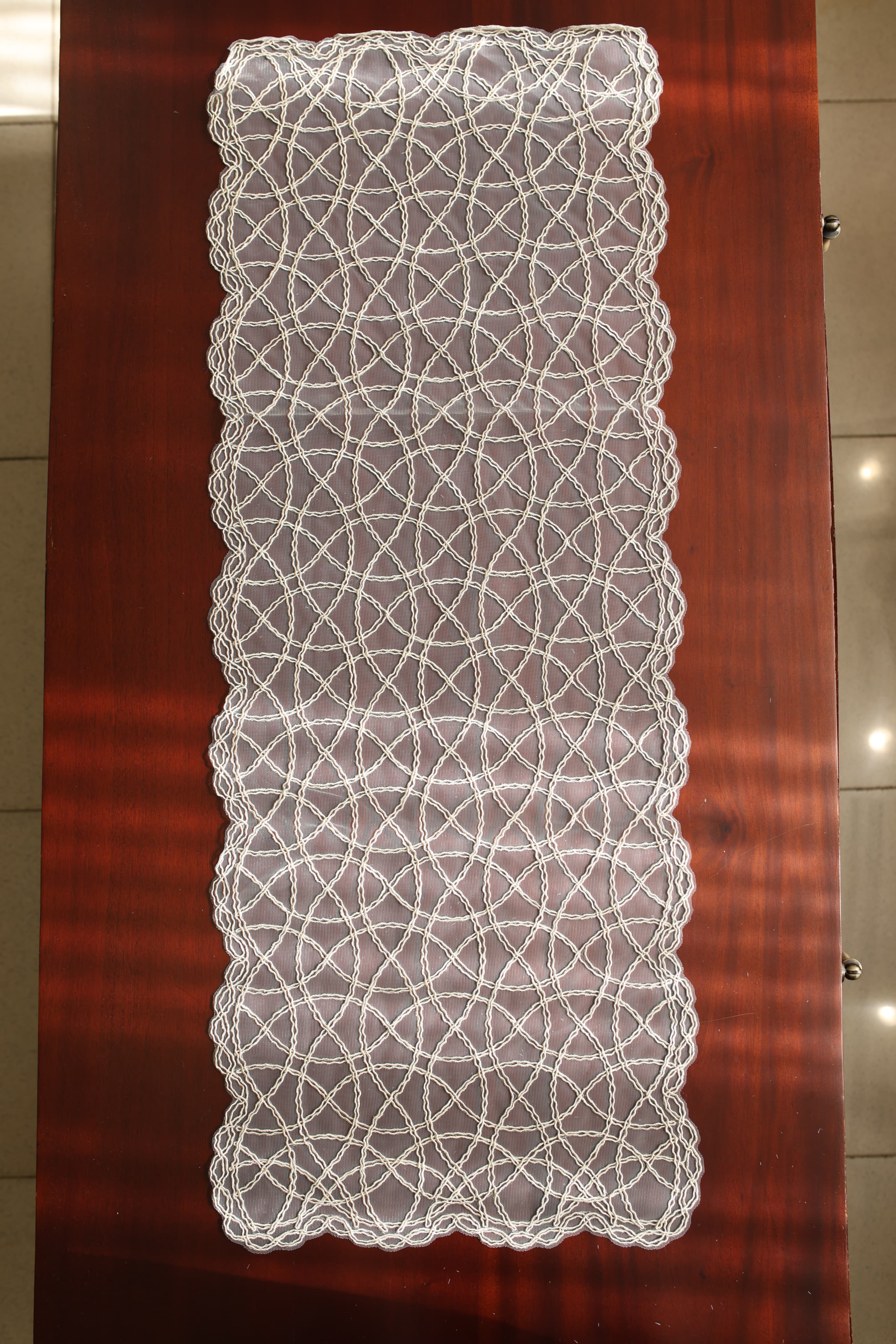 Table Runner - Net embroidery / Table centre