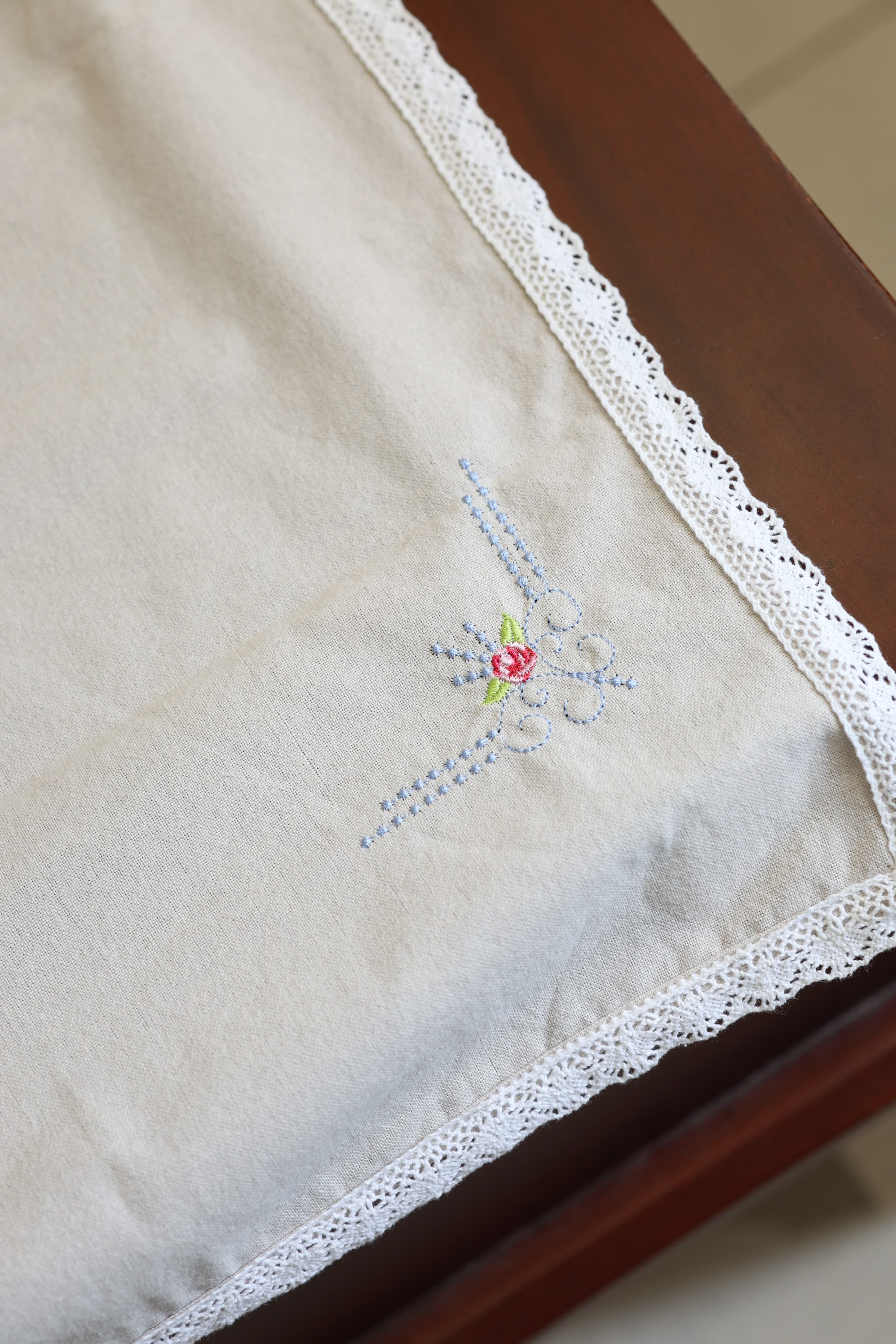 Table Runners - 8seater embroidery runner