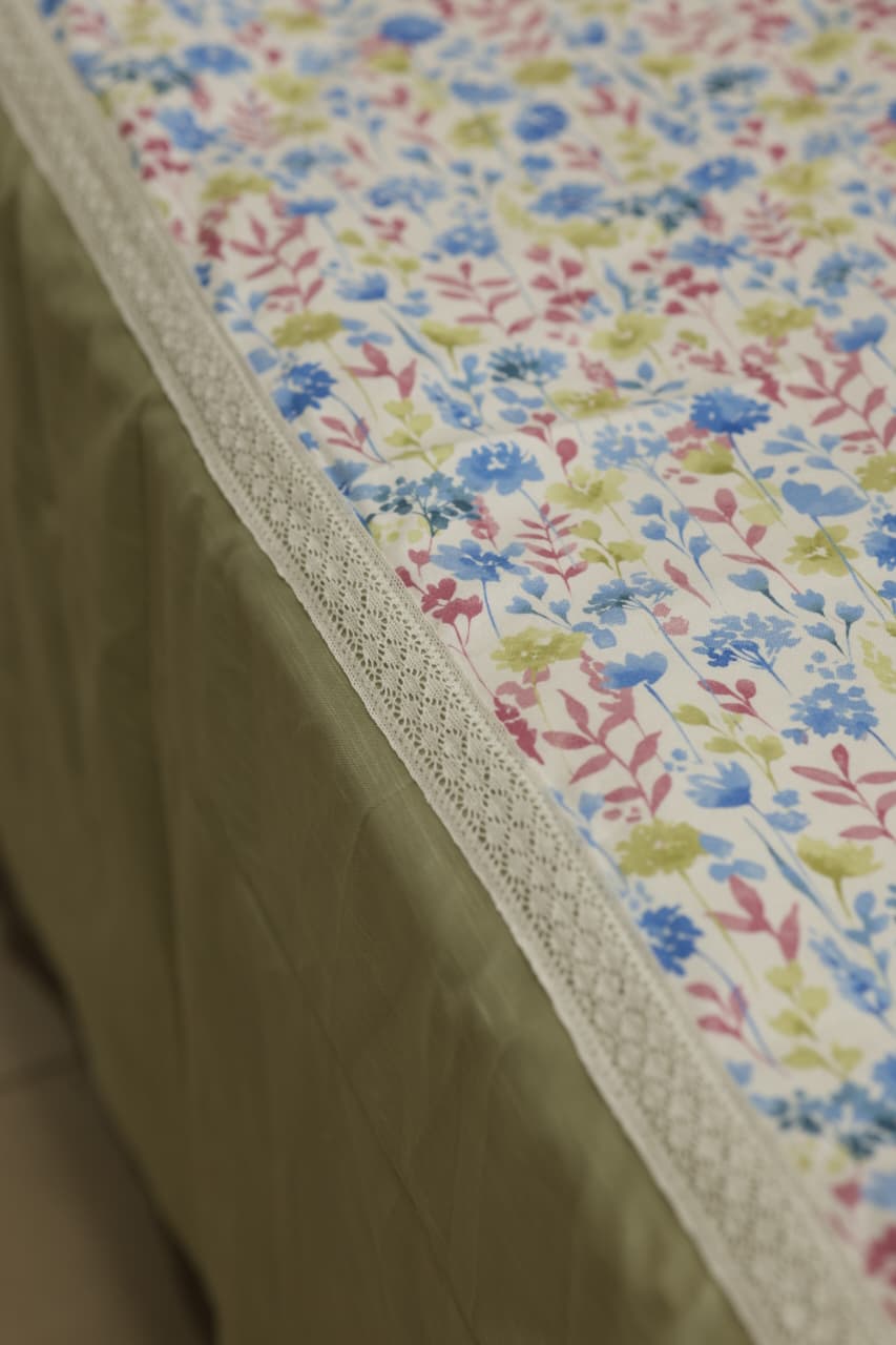 Bedsheets - Premium king floral printed lace bedsheet with cushion covers Green bud