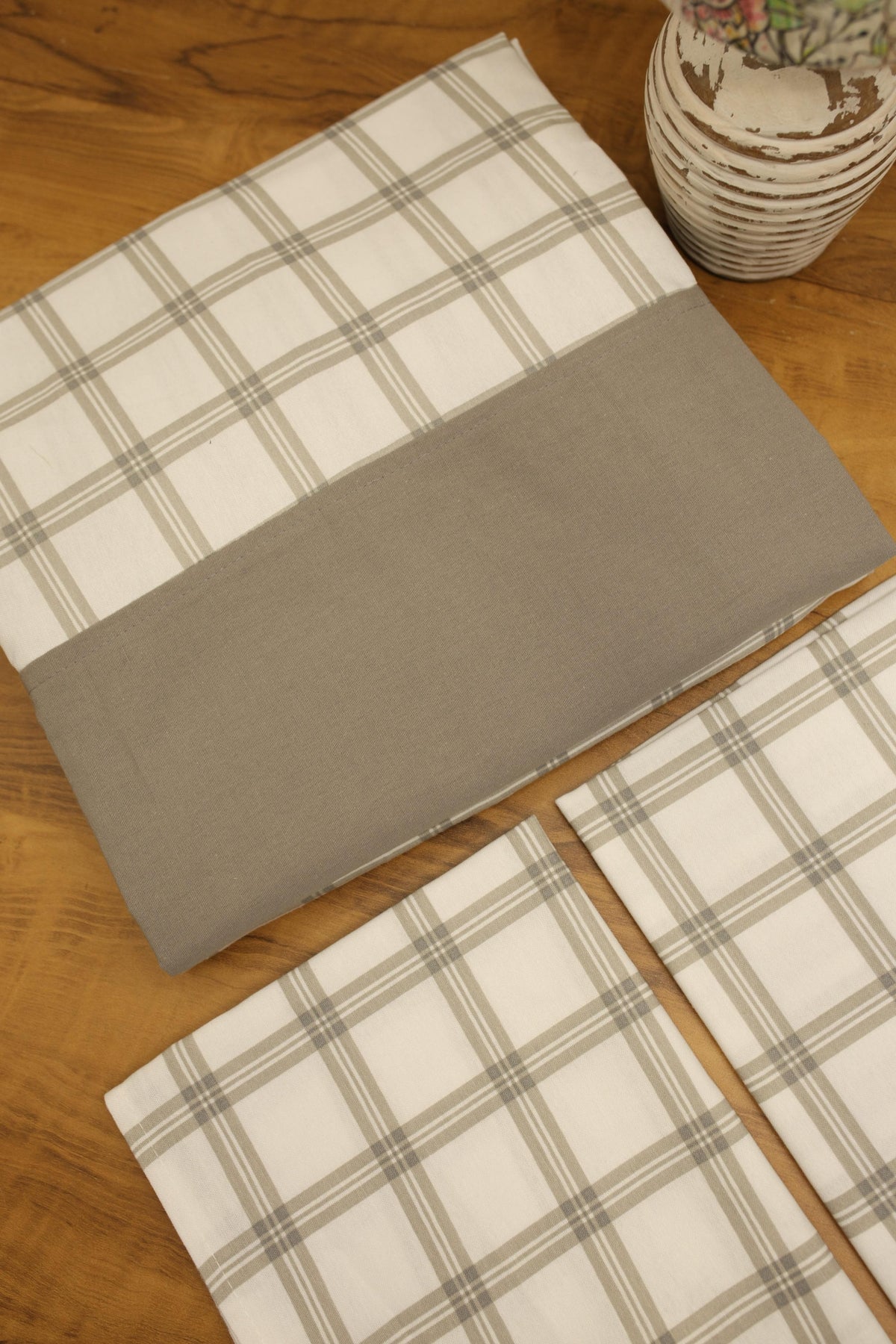 Bedsheets - King daily use border bedsheets