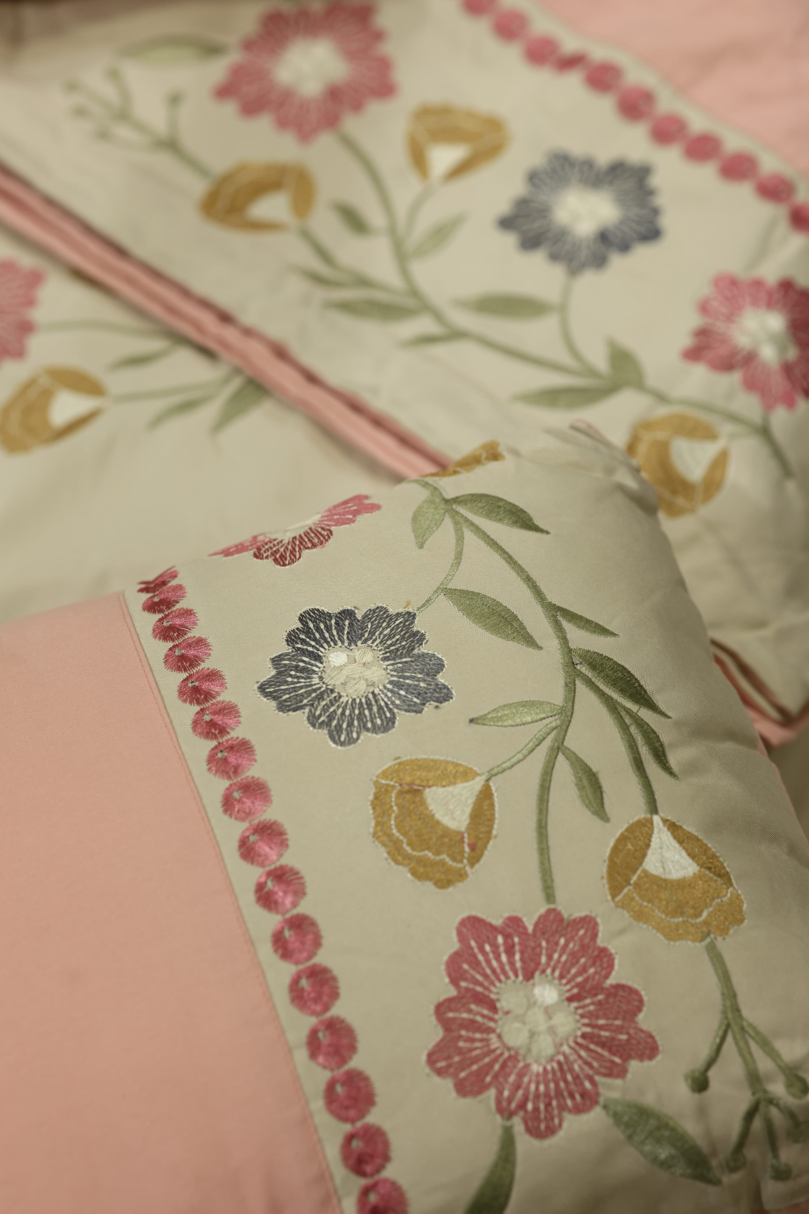 Full bedding set - King Premium embroidery 5 pcs set