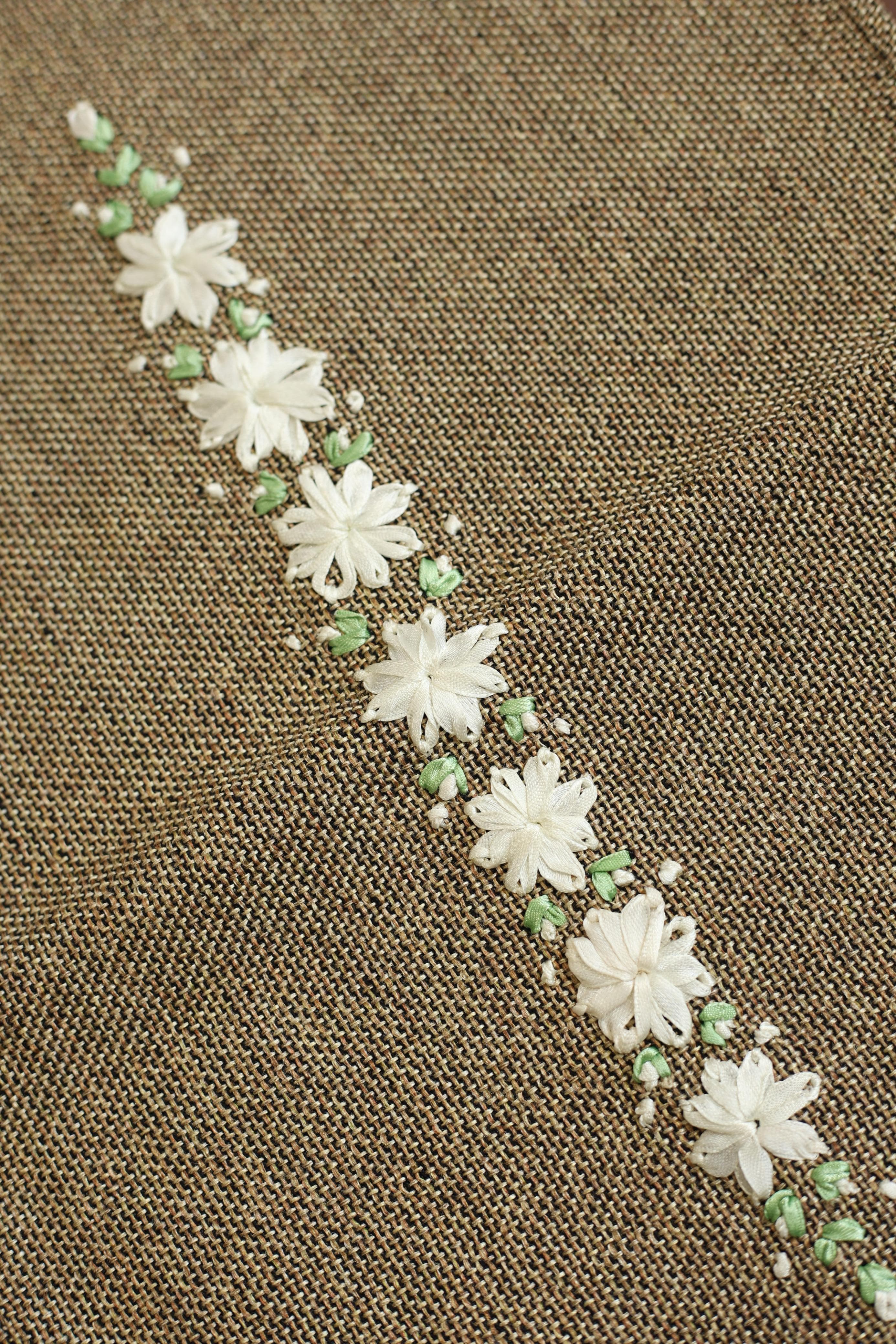 Table runner-4 Seater Ribbon embroidery