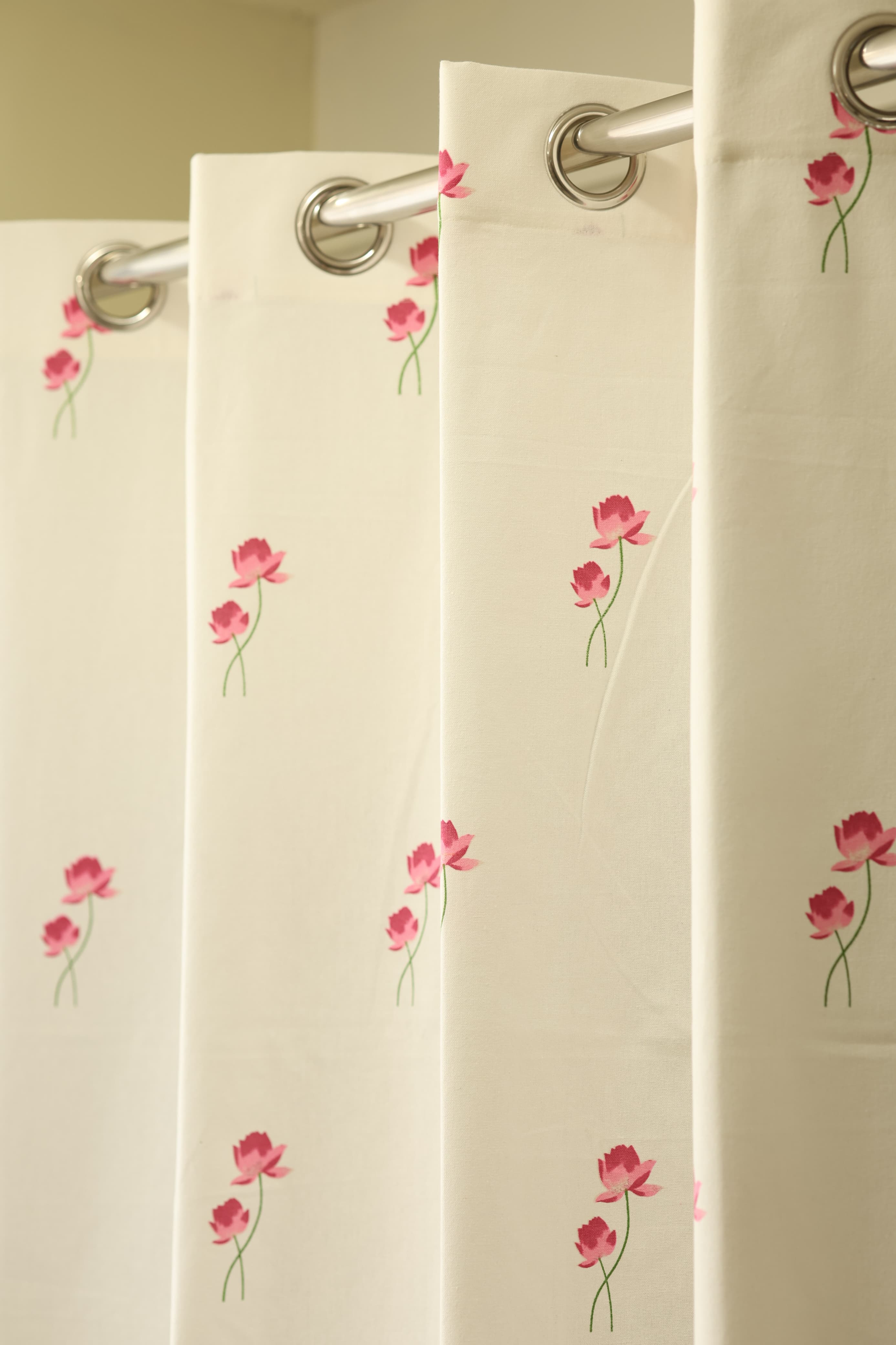 Curtains - Opaque floral curtains