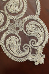 Teapoy Runner - Silky runner / table centre