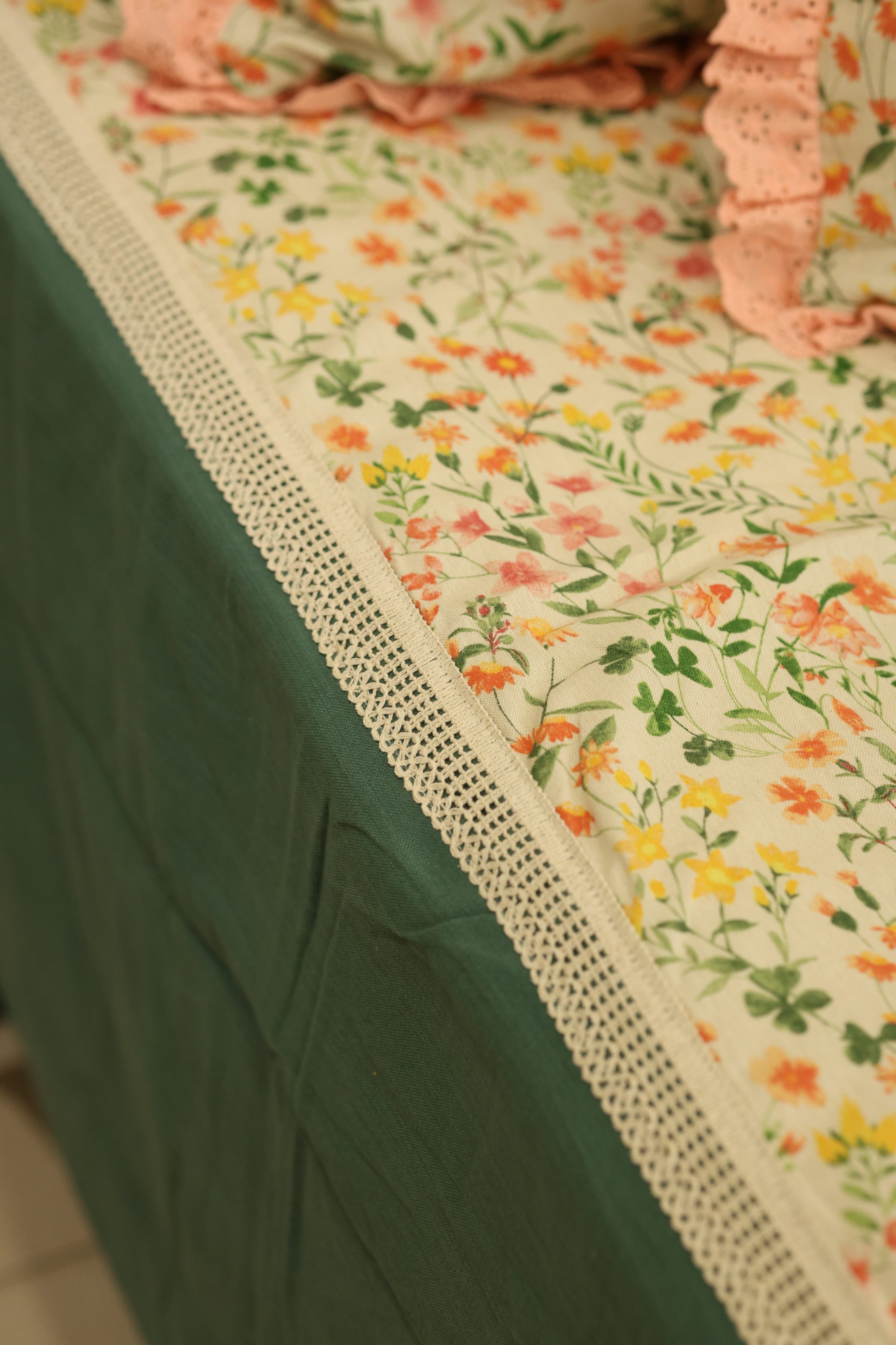 Bedsheets - Premium Queen floral printed lace bedsheet with cushion covers bud
