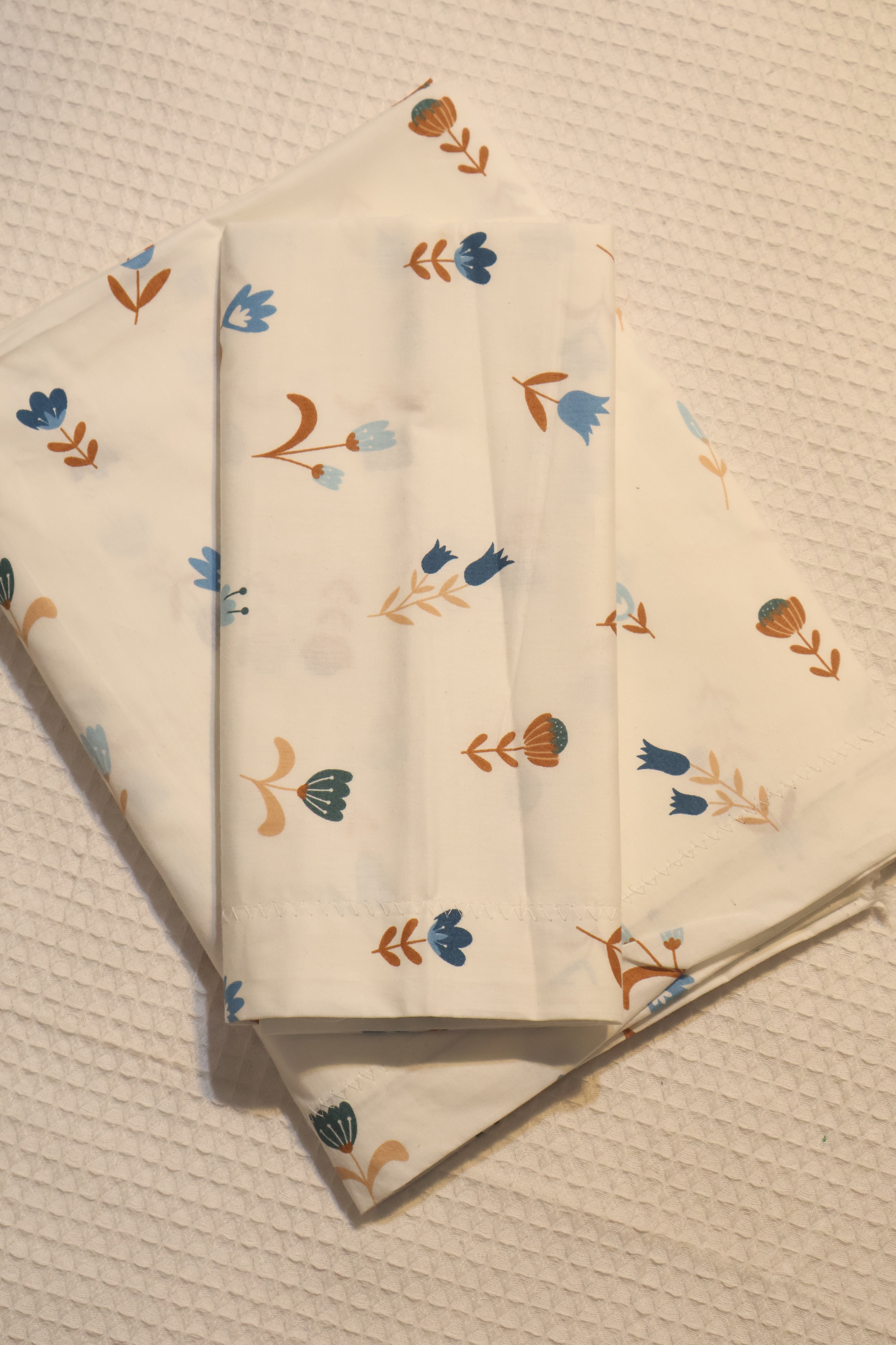 Bedsheet - Single soft cotton (152cm * 228) whitish colour