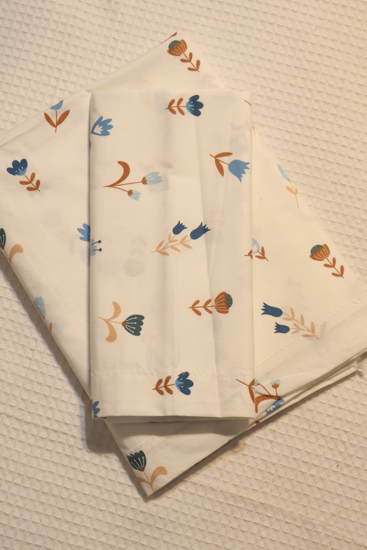 Bedsheet - Single soft cotton (152cm * 228) whitish colour