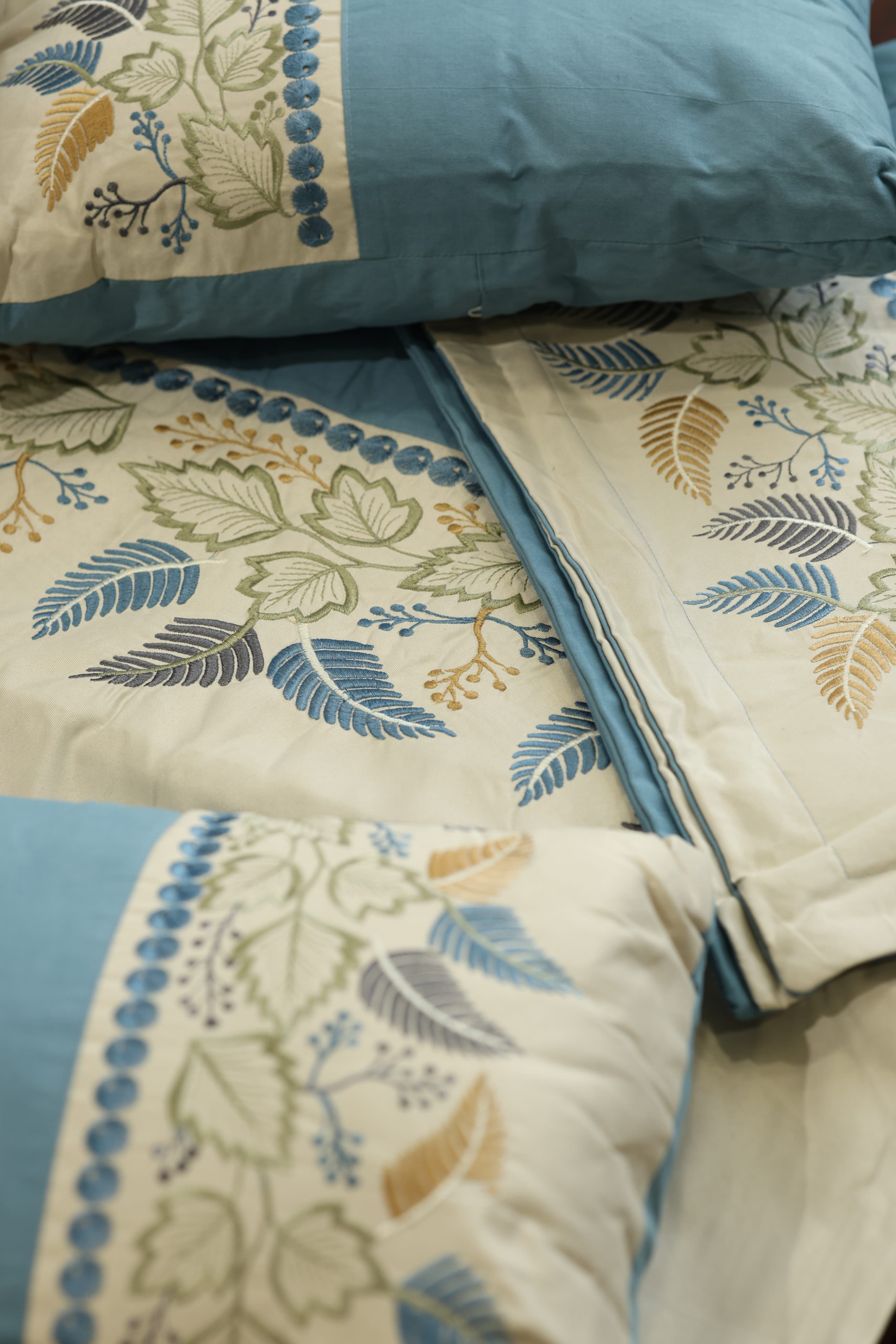 Full bedding set - King Premium embroidery 5 pcs set