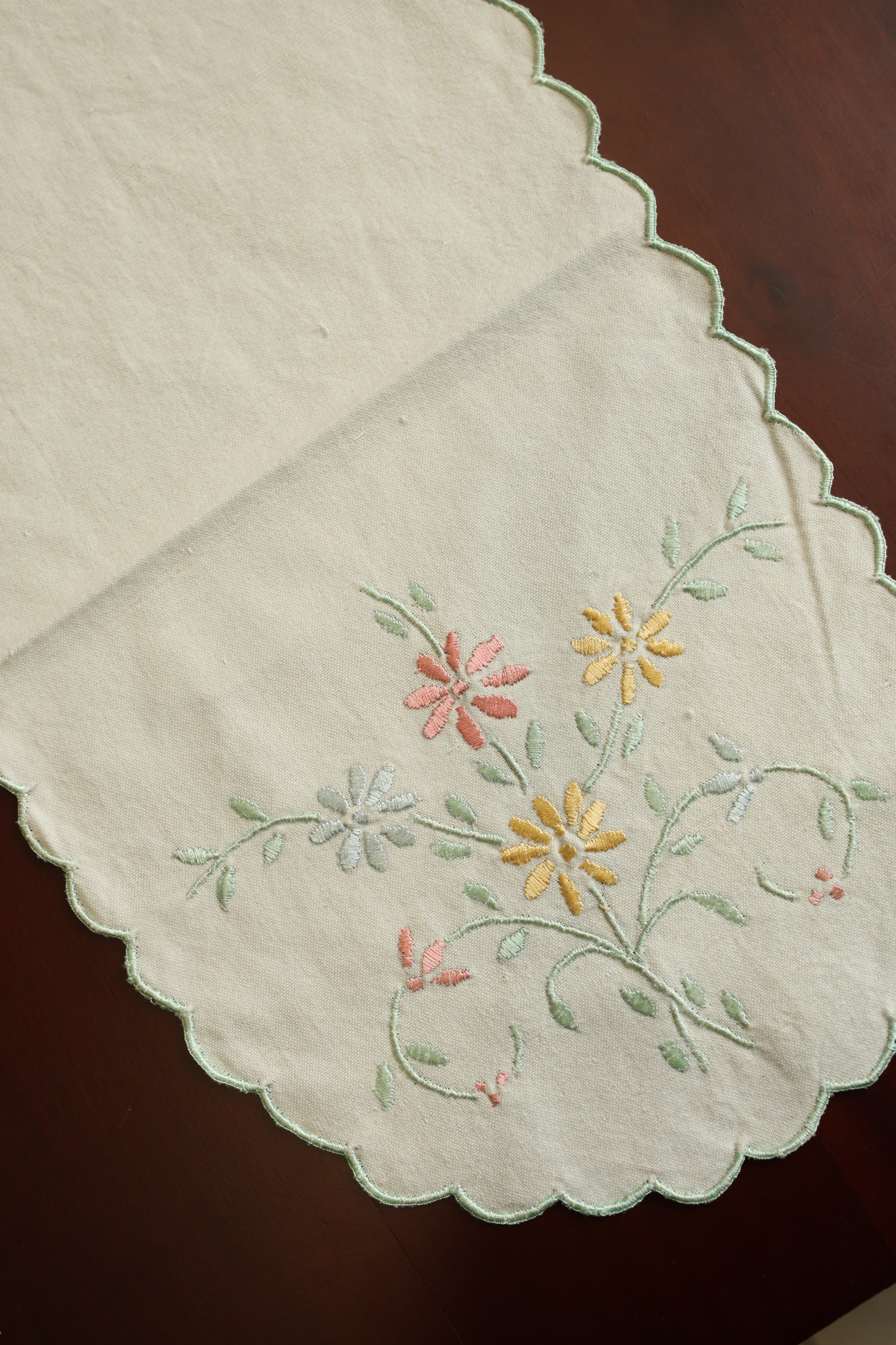 Table runners-Cut work