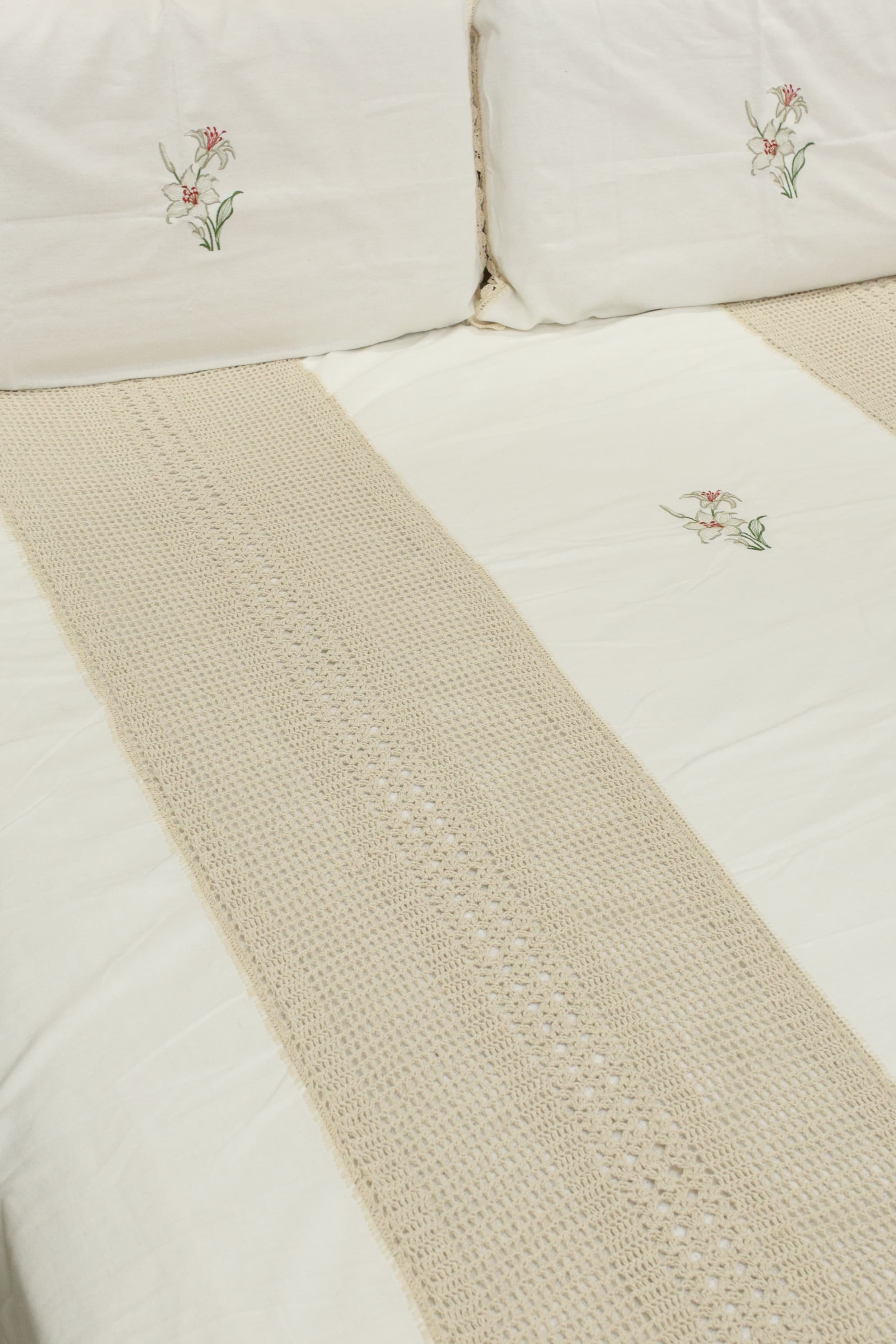 Premium Embroidery Floral Lily Crochet Bedspread Set