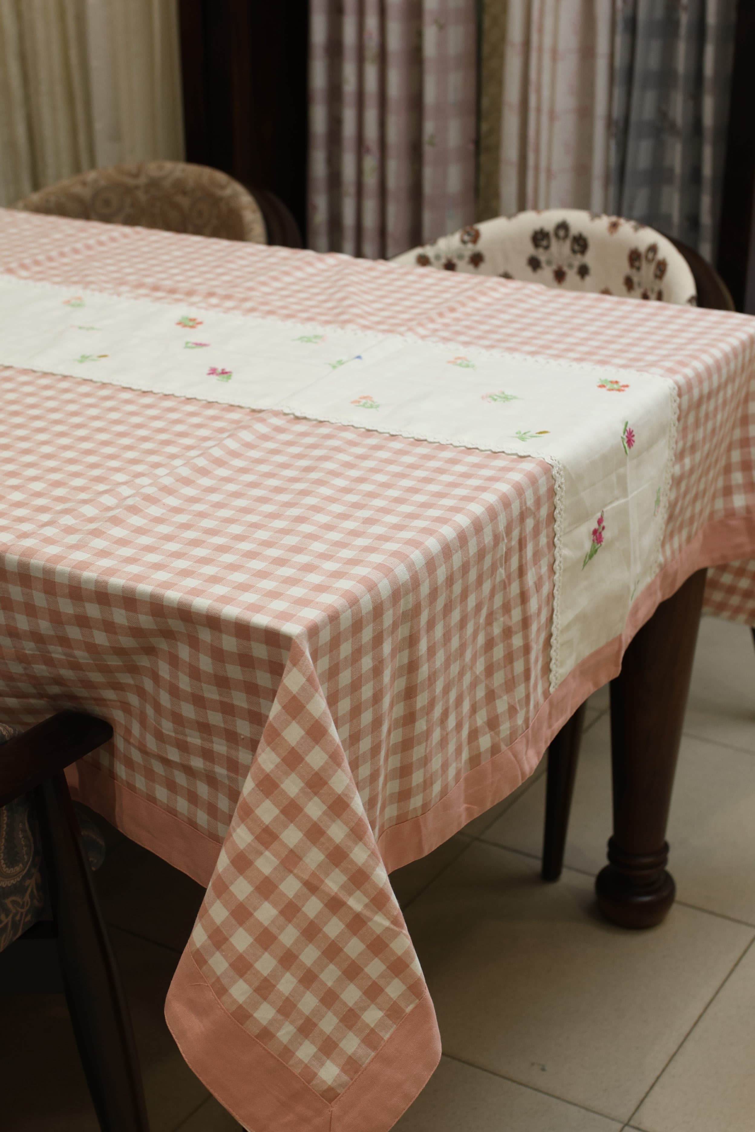 Table cloth - Check embroidery