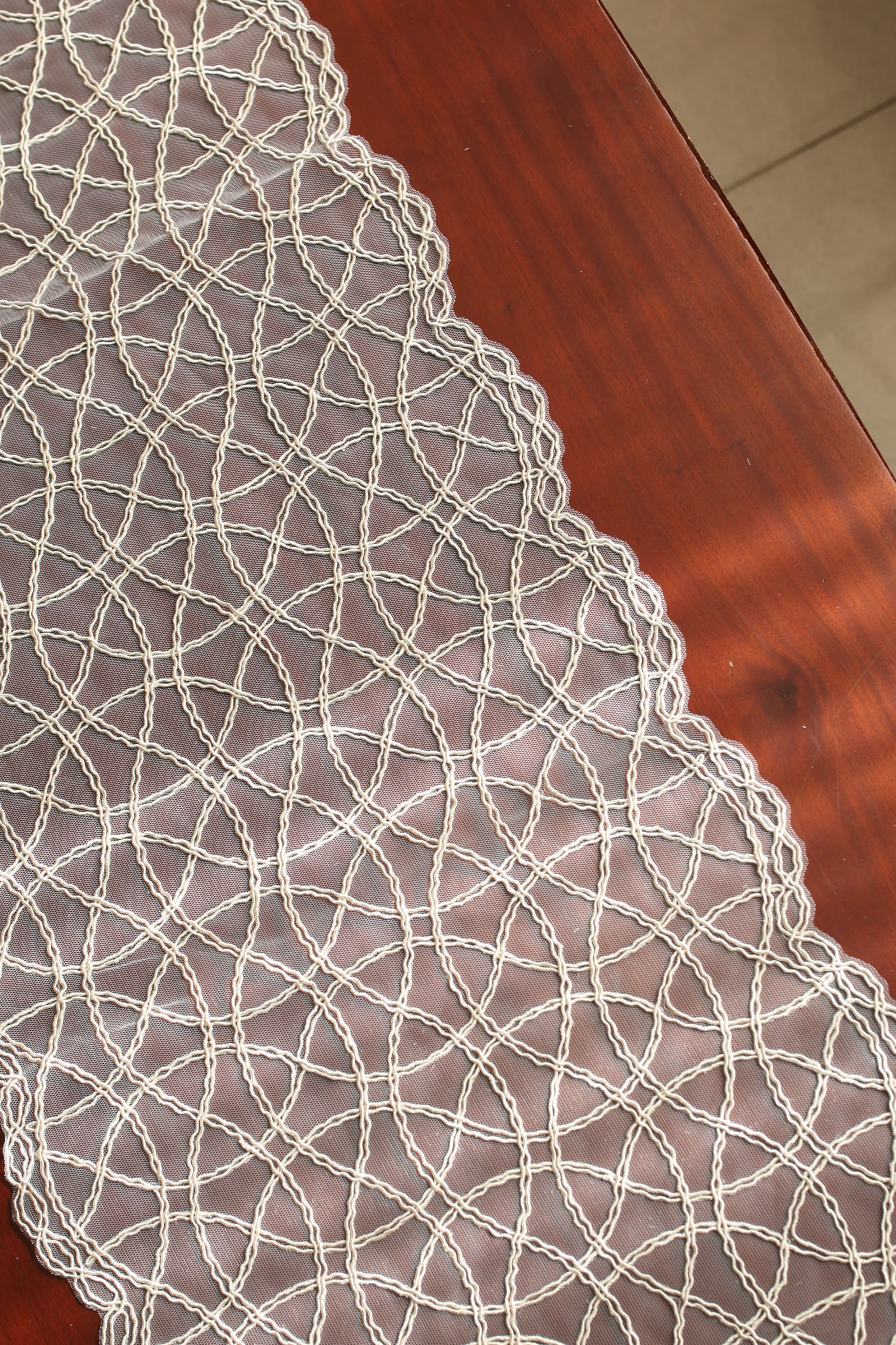 Table Runner - Net embroidery / Table centre