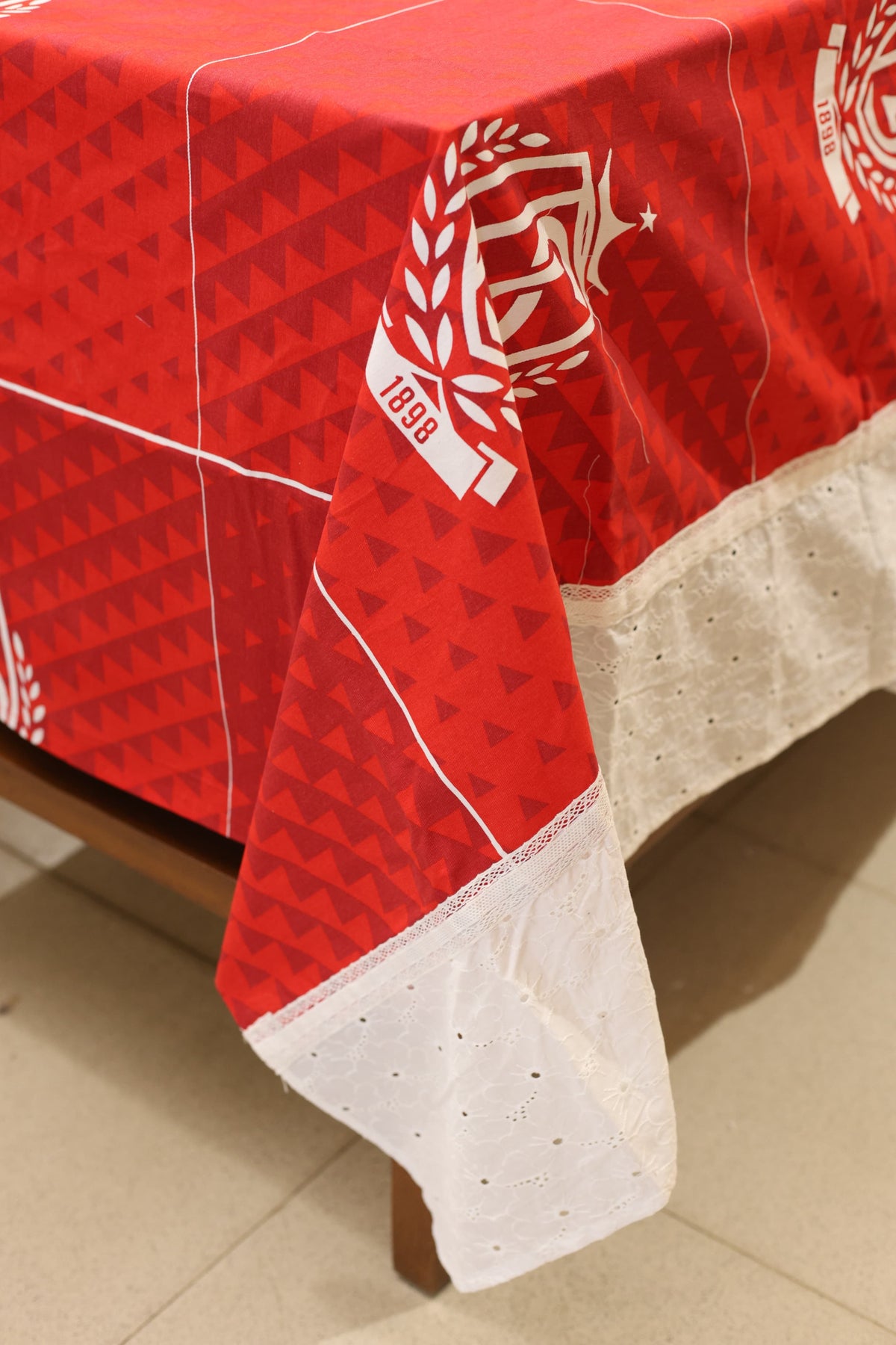 Sale-Table cloths-6 seater -Xmas edition