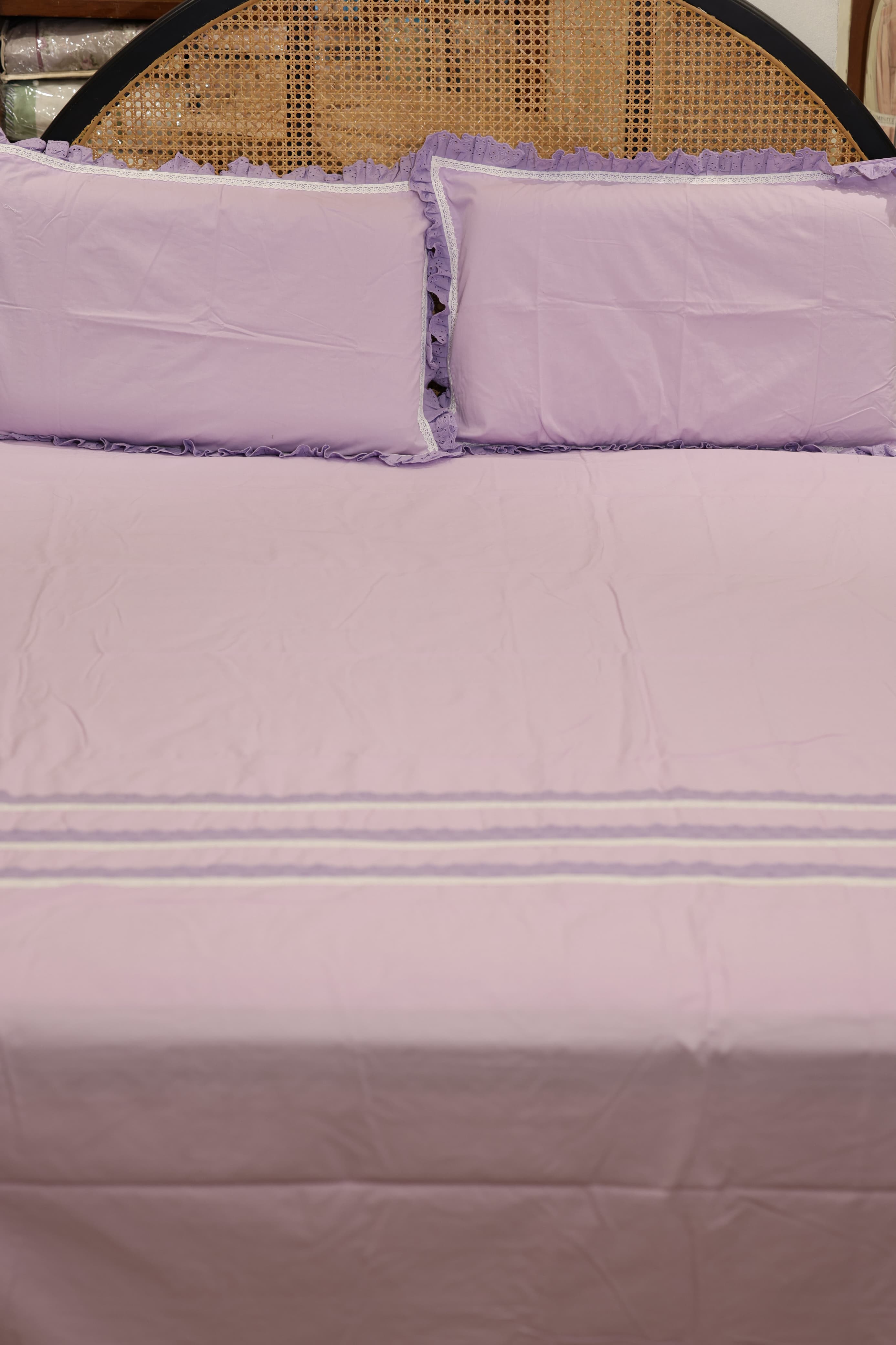 Bedsheets - Premium designer Queen bedsheets dd lace