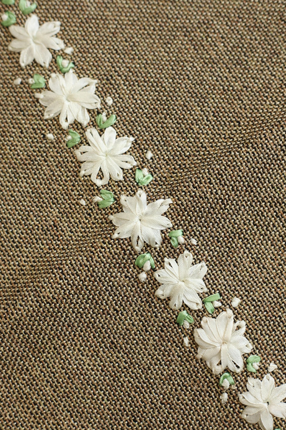 Table runner-4 Seater Ribbon embroidery