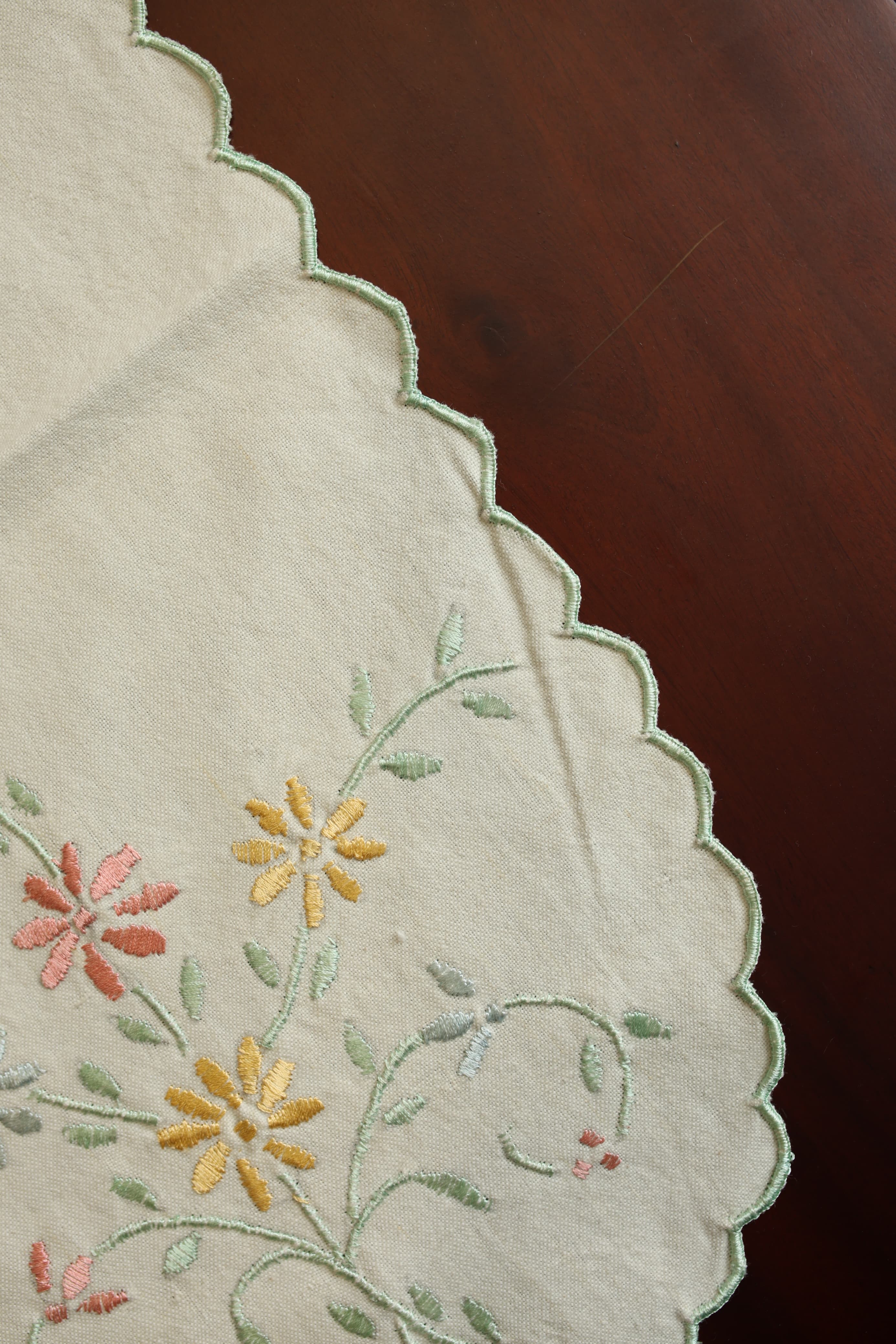 Table runners-Cut work