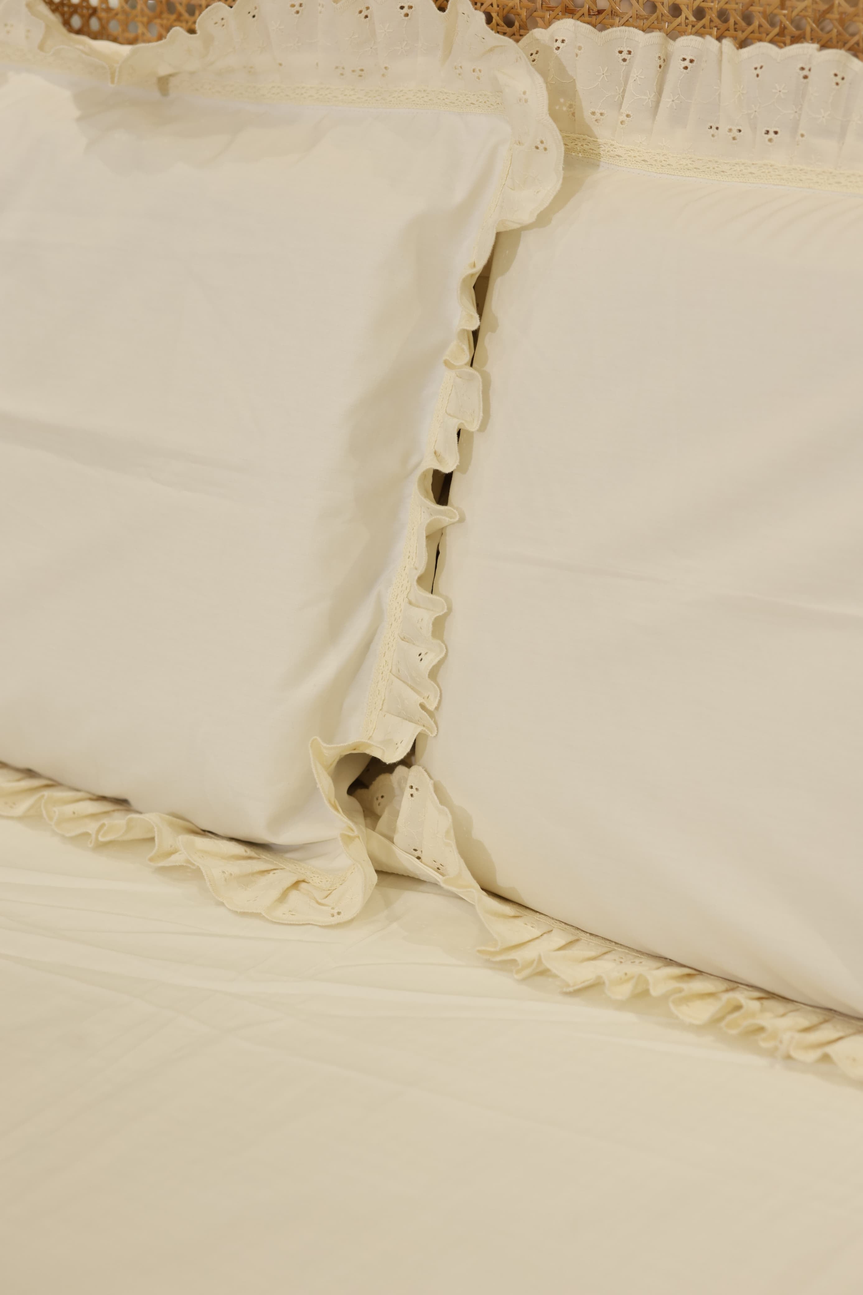 Bedsheets - Premium designer king bedsheets dd lace