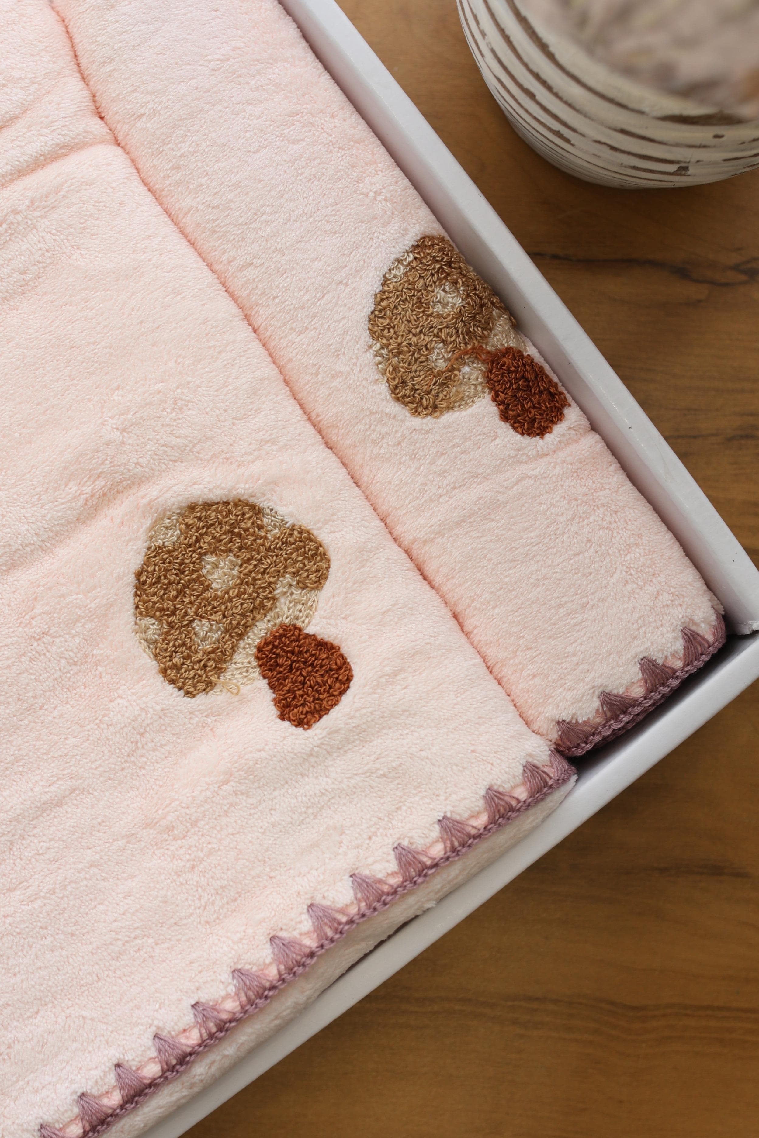 Premium embroidery towel set - set of 2