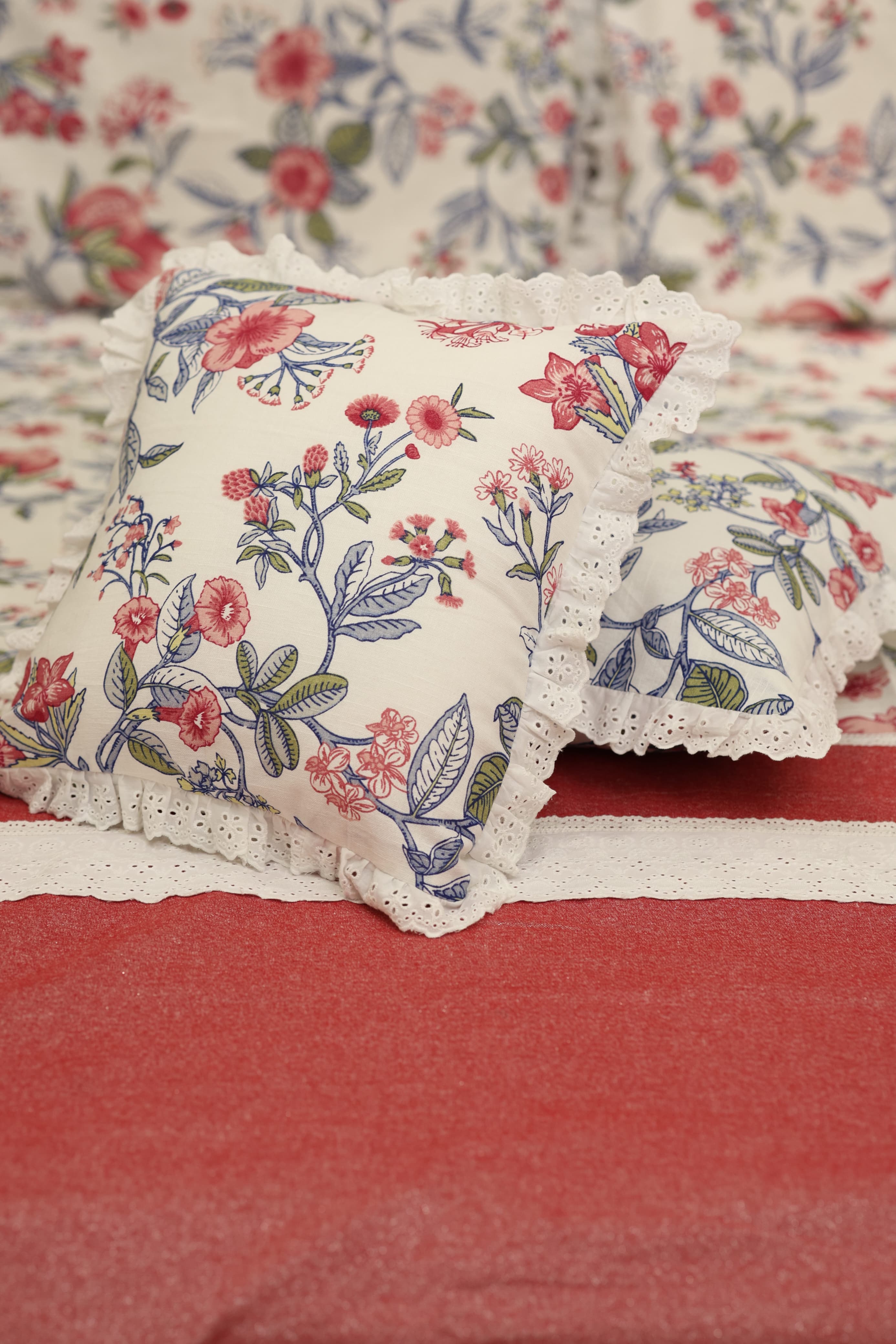 Bedsheets - Premium king floral printed lace bedsheet with cushion covers redbud