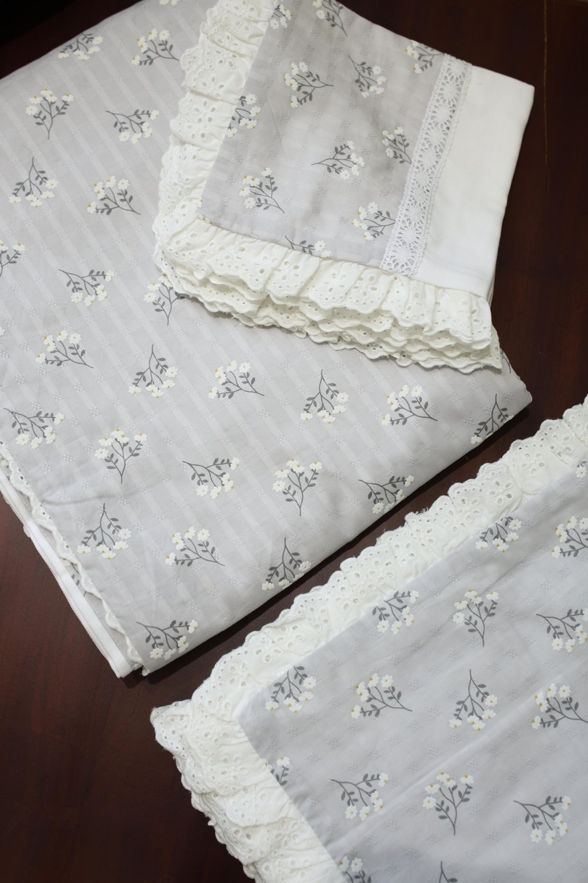 Bedsheets - Premium king floral printed lace bedsheet with cushion covers