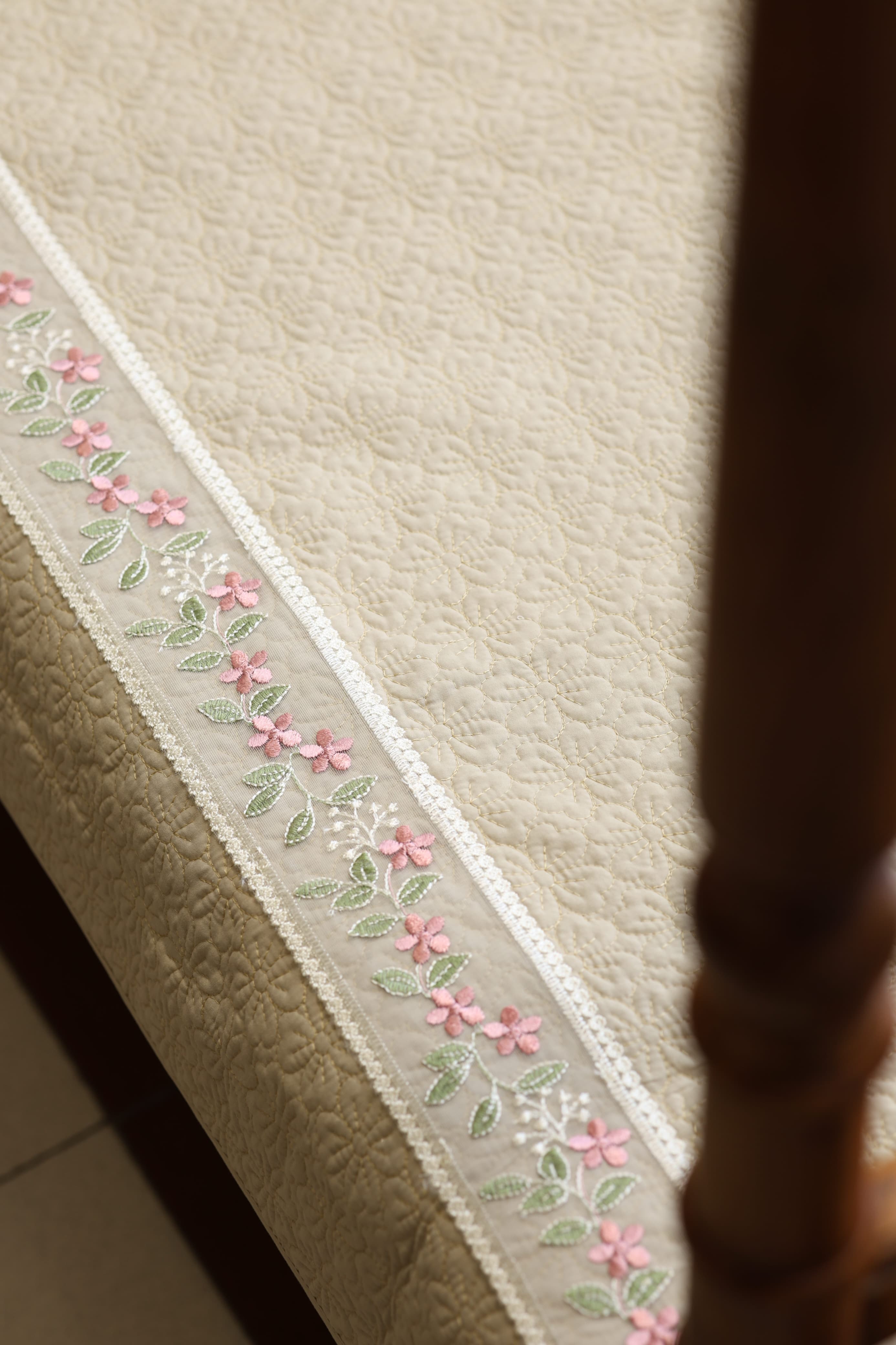 Sofa protector ( meter per) description embroidery