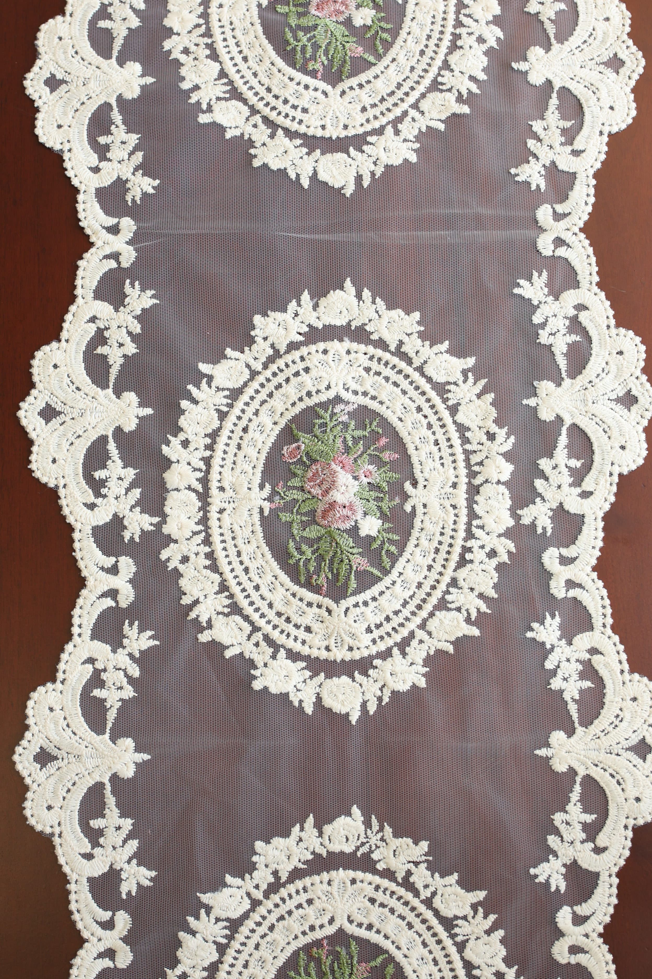 Table Runner - Net embroidery Runner 6 seater