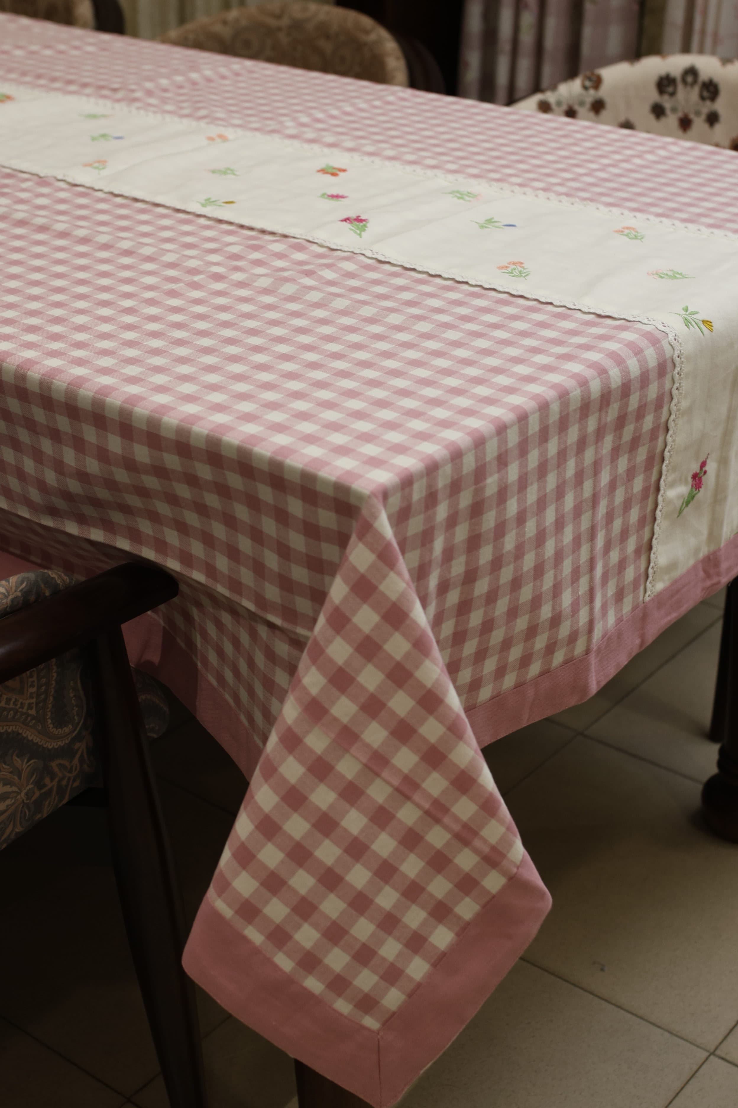 Table cloth - Check embroidery