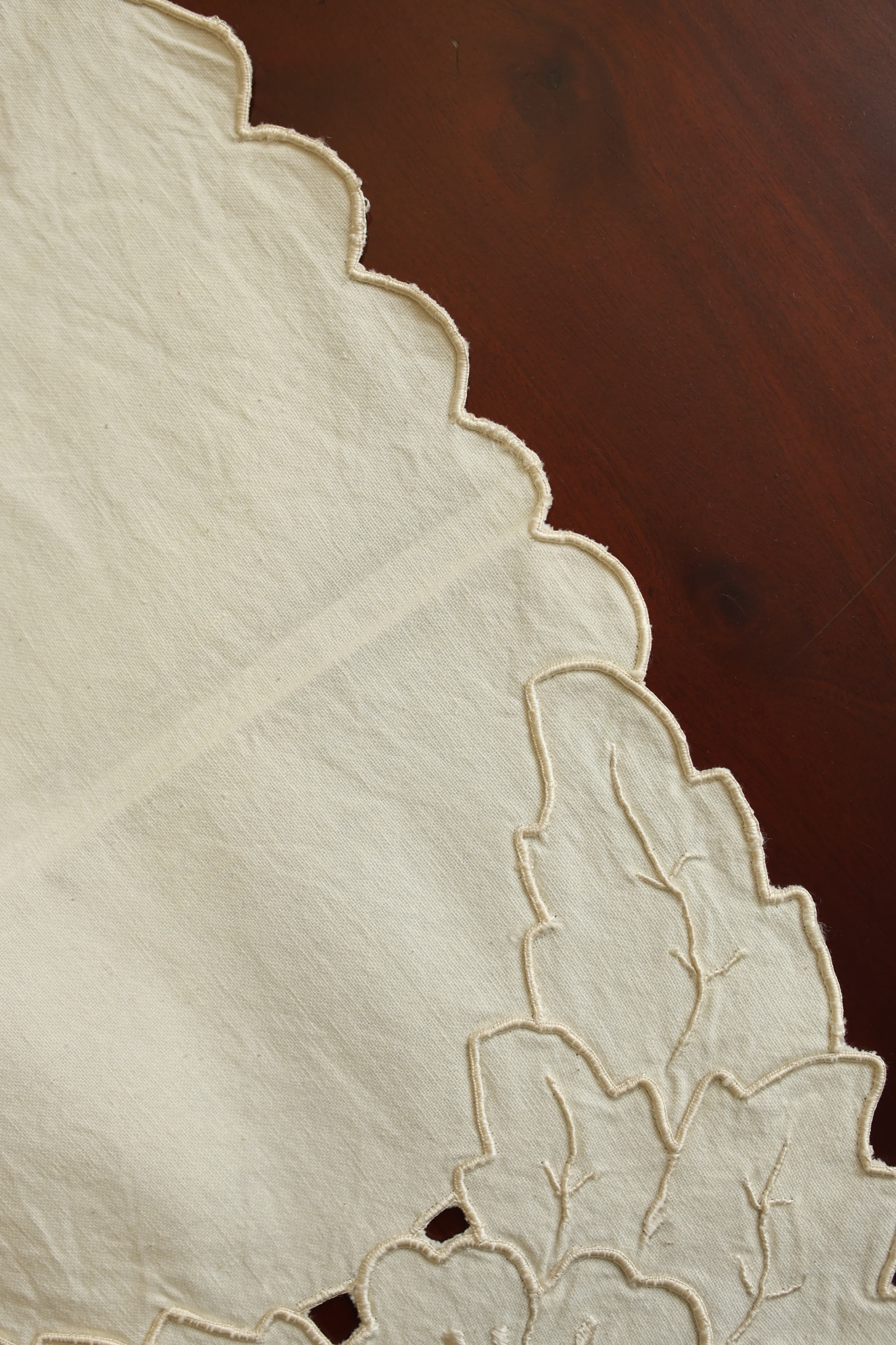 Table runners-Cut work