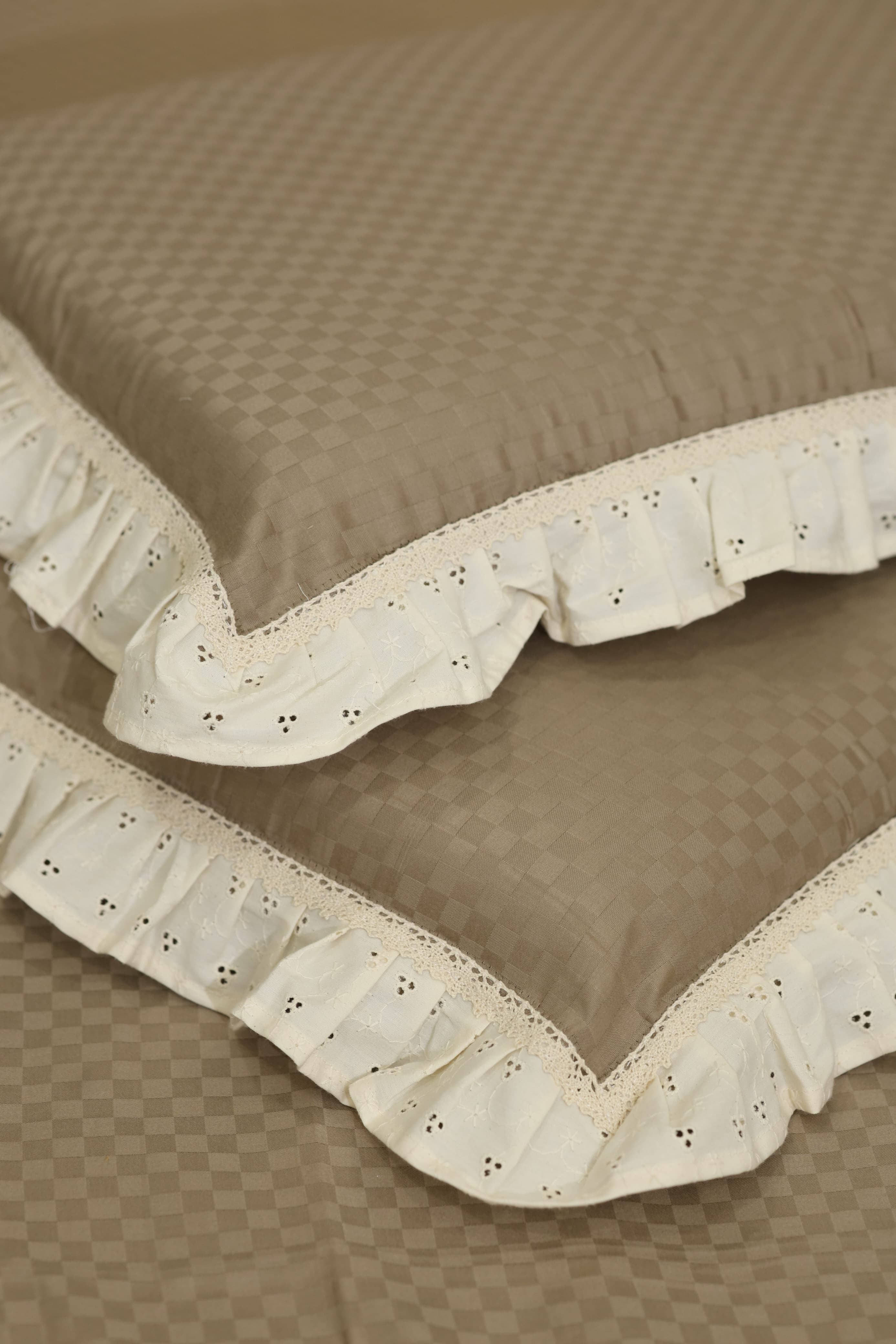 Bedsheets - Premium designer Queen bedsheets dd lace