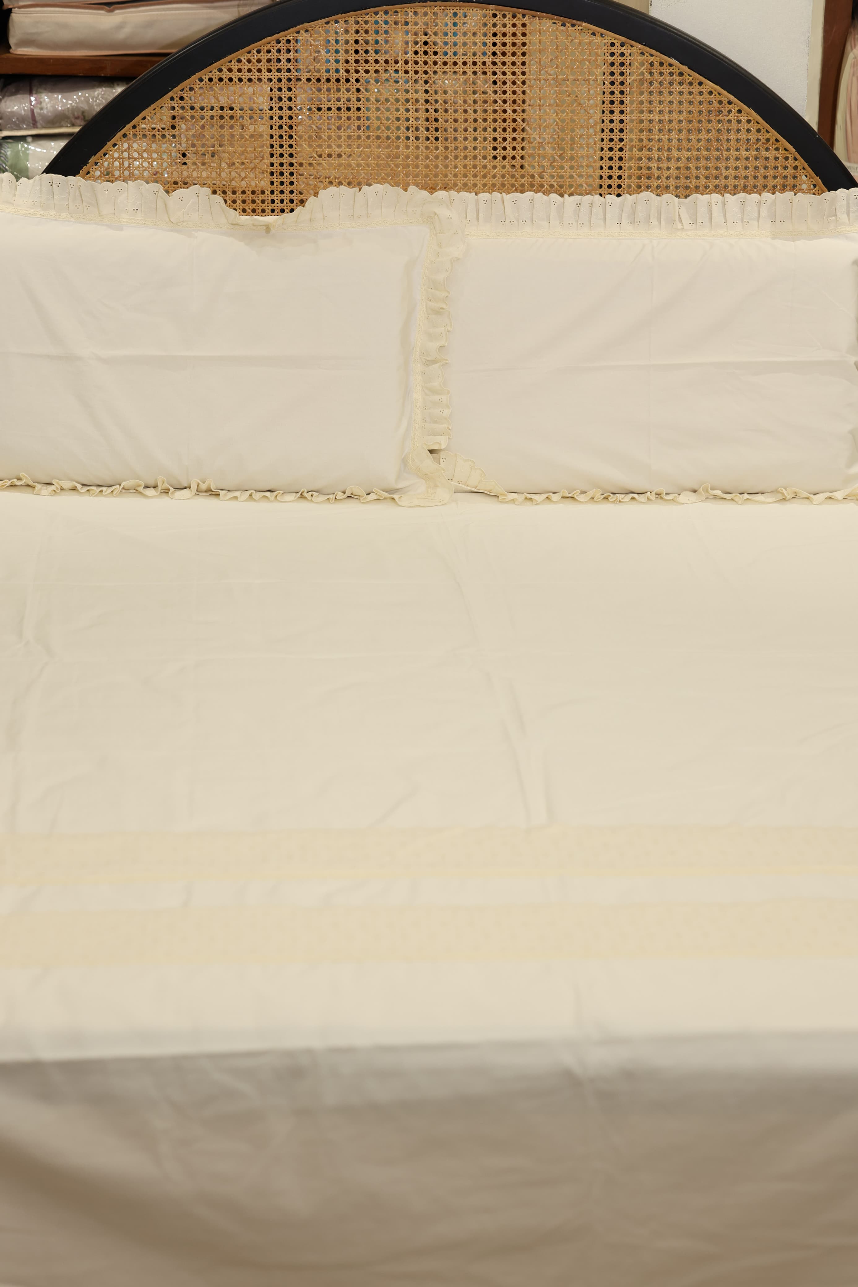 Bedsheets - Premium designer king bedsheets dd lace