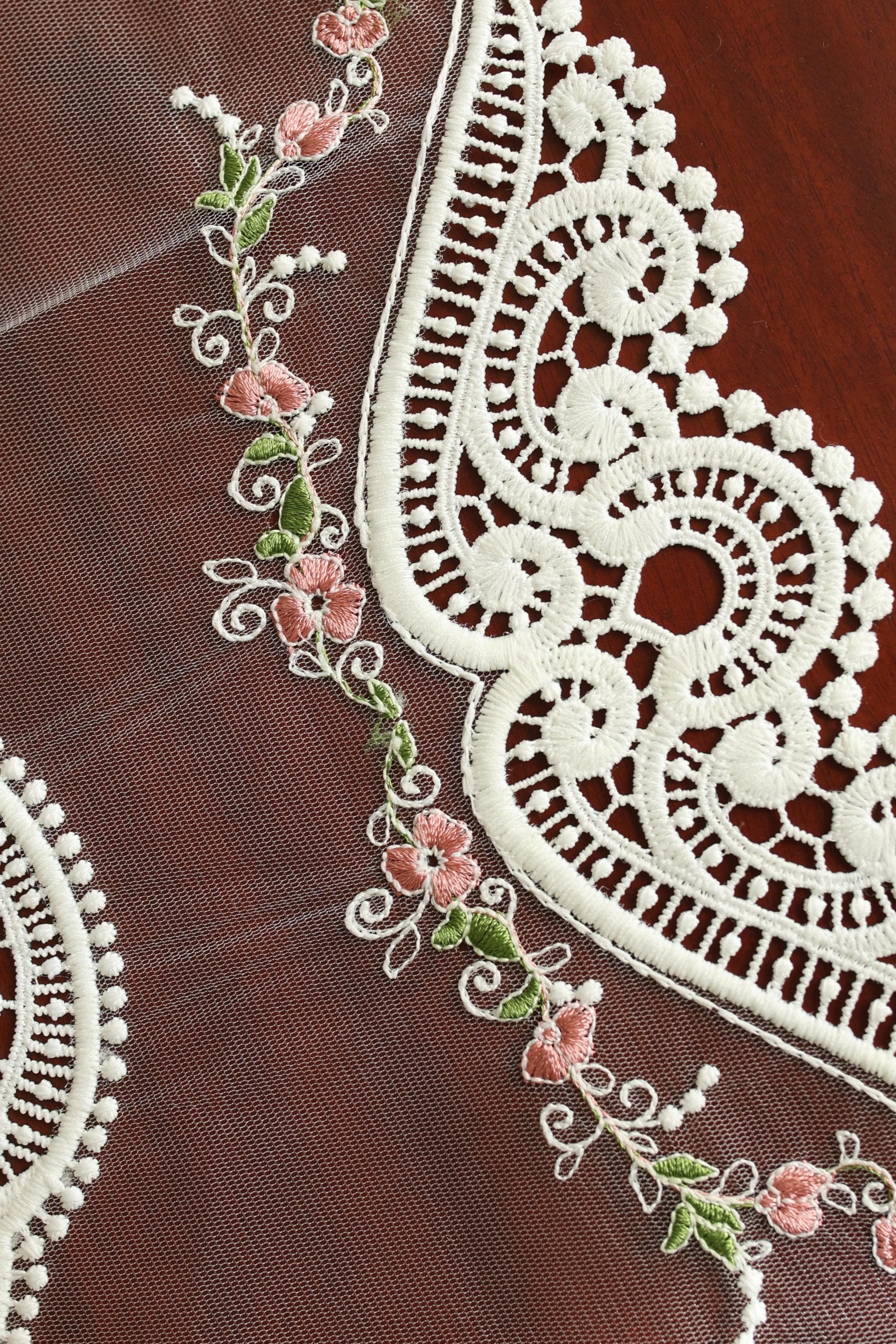Table Runner - Net embroidery / Table centre