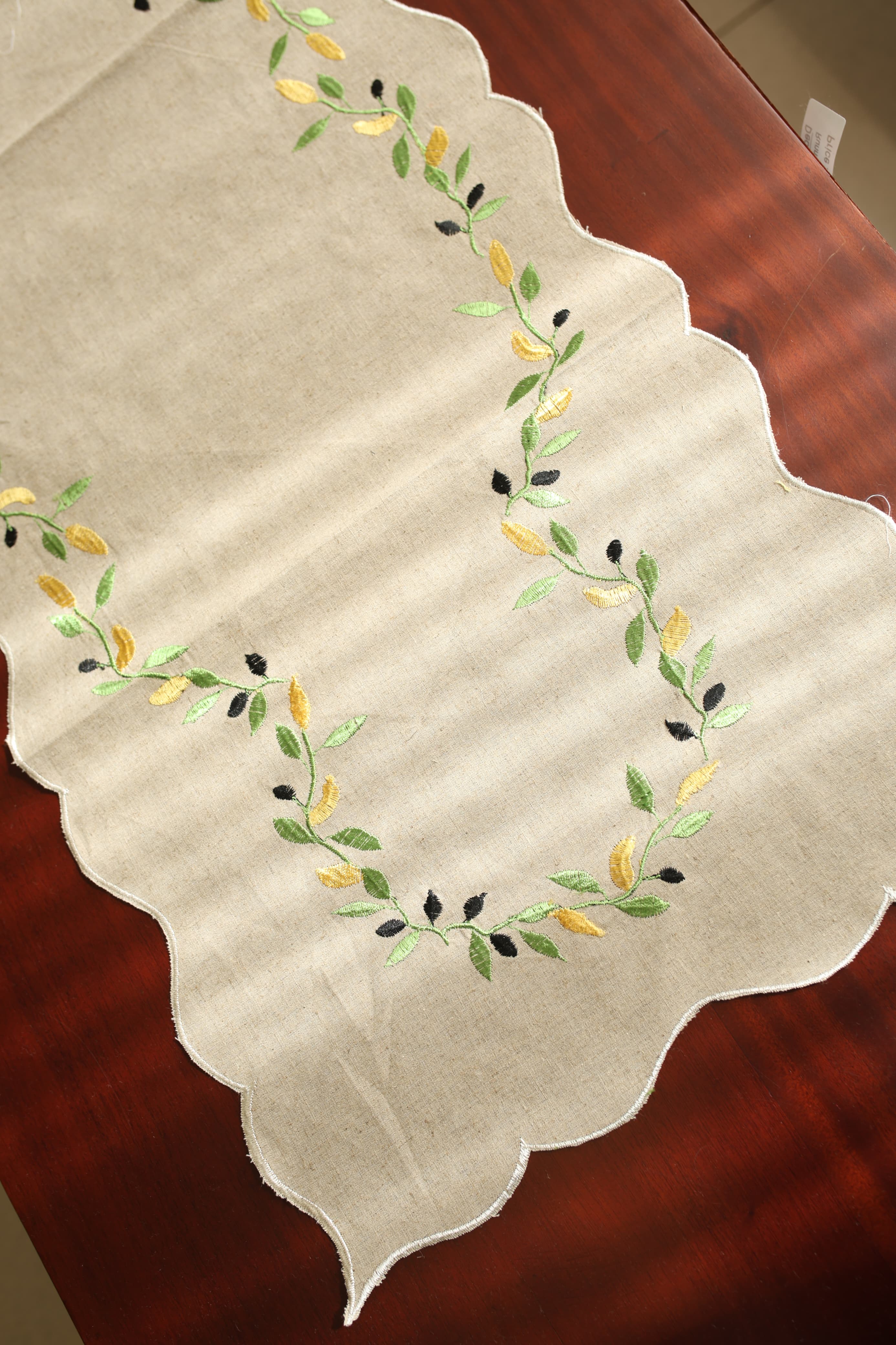Table Runner - embroidery / Table centre